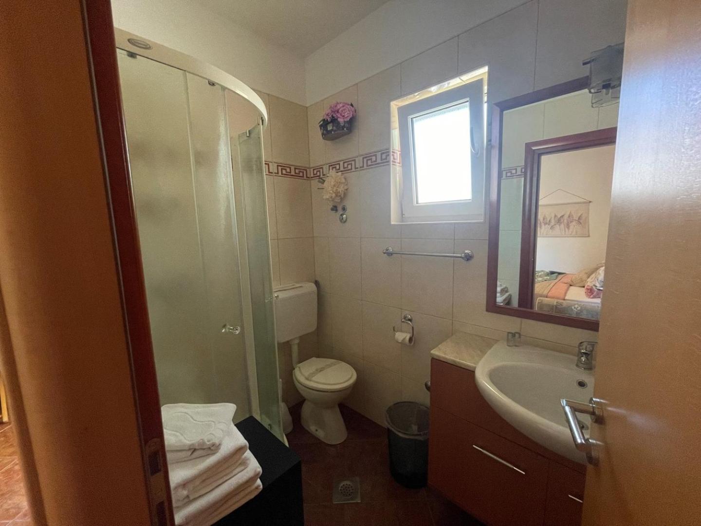 Studio Apartment with Terrace - Photo 16
