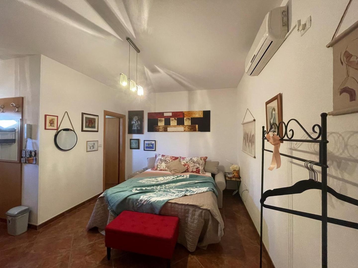 Studio Apartment with Terrace - Photo 14