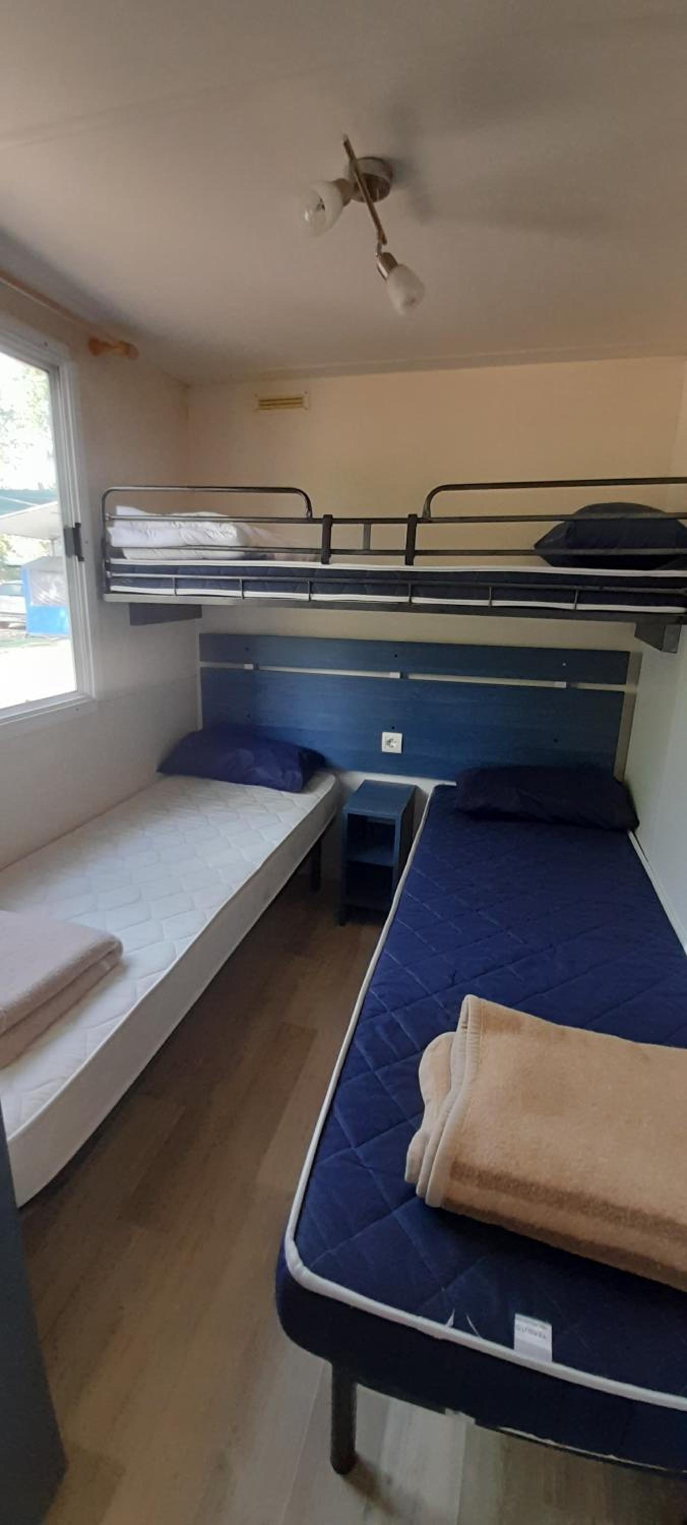 Mobile Home photo 3