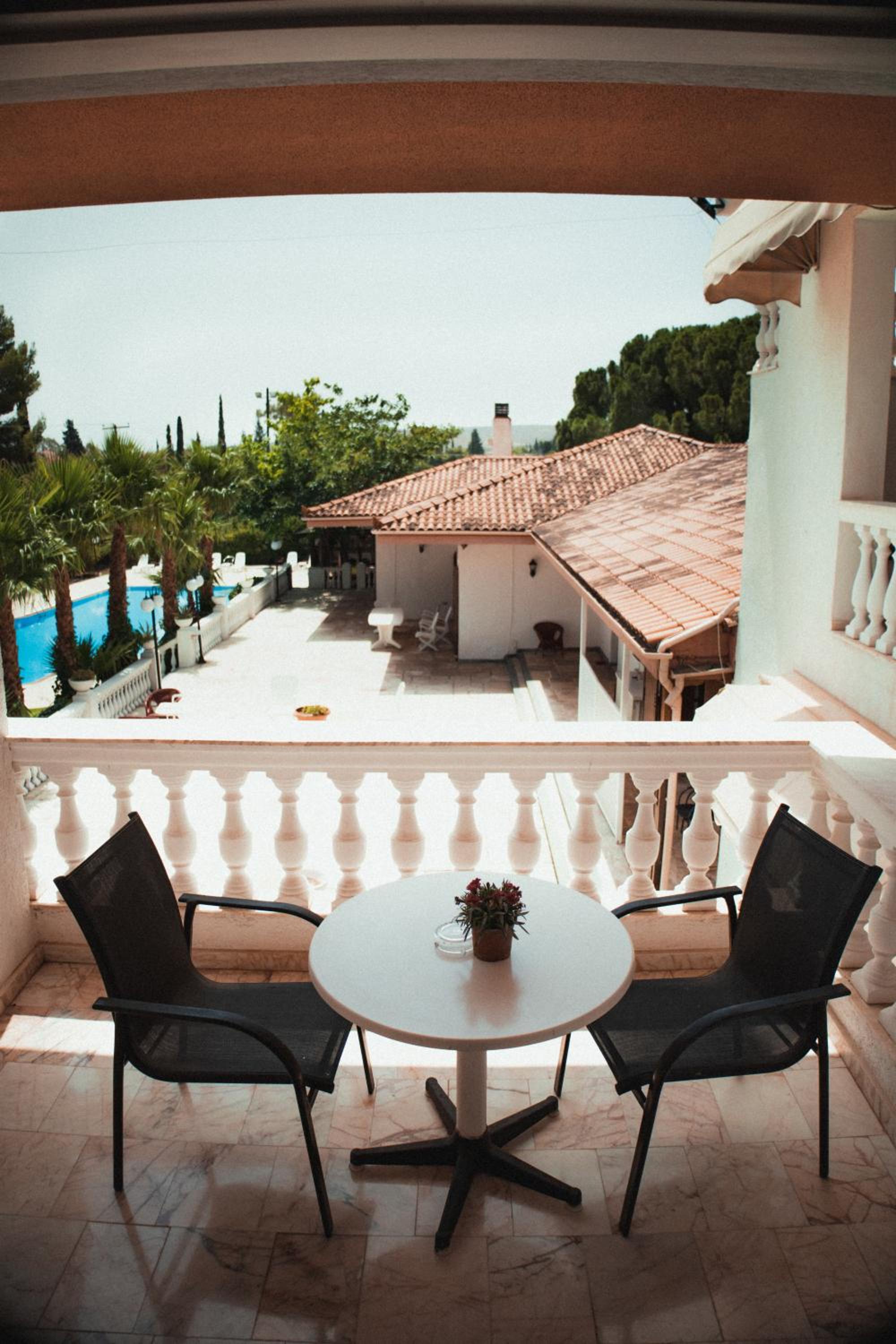 Junior Suite with Pool View (3 adults) photo 2