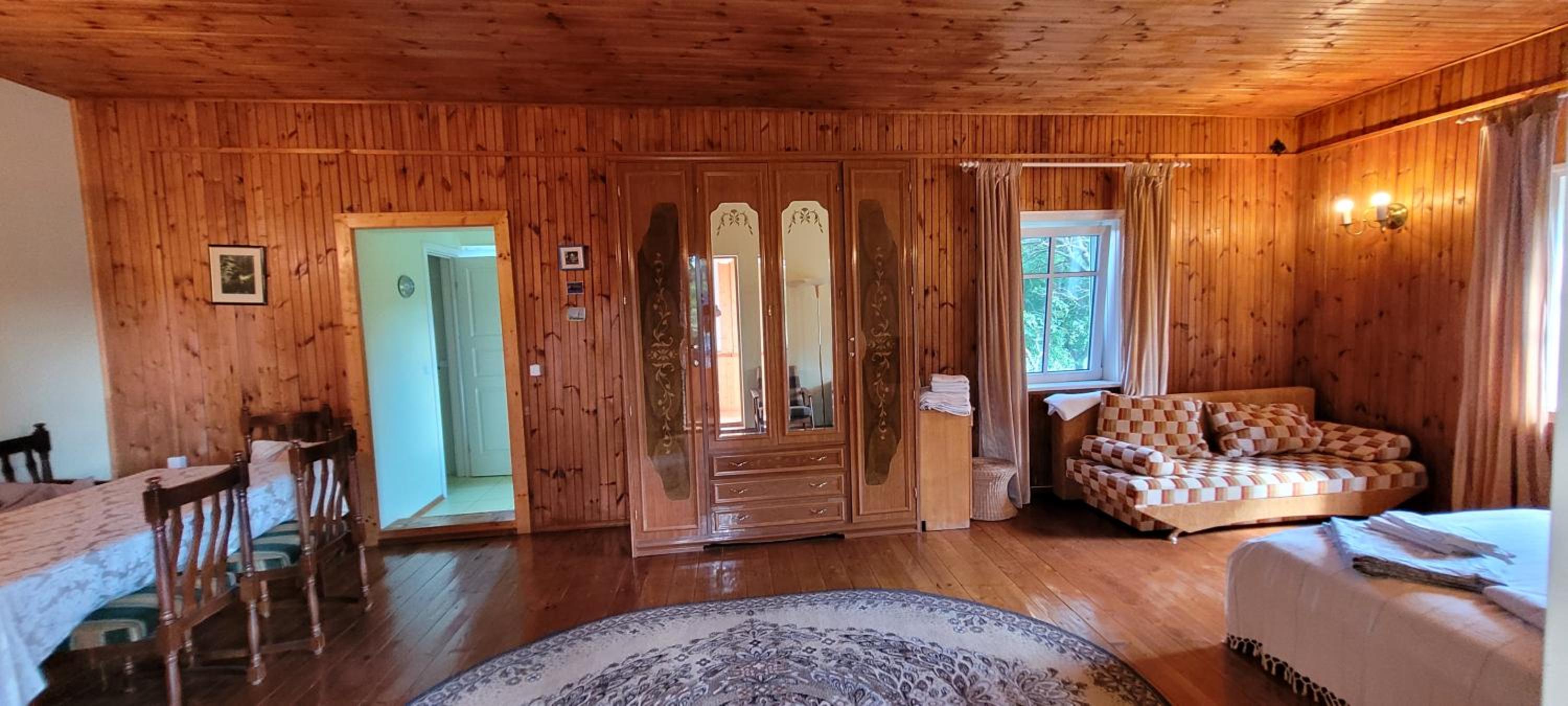 Superior Family Room photo 3