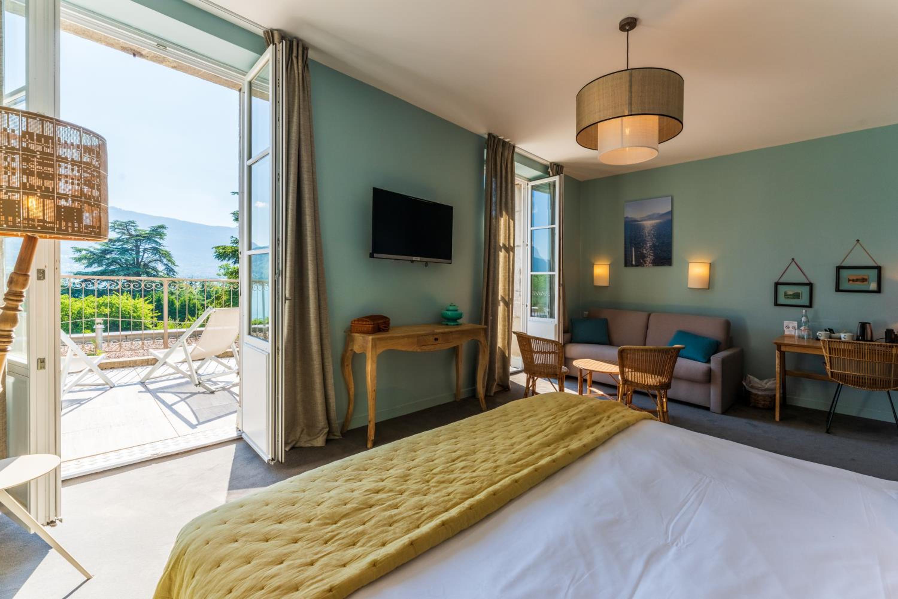 Junior Suite with Lake View with free spa access