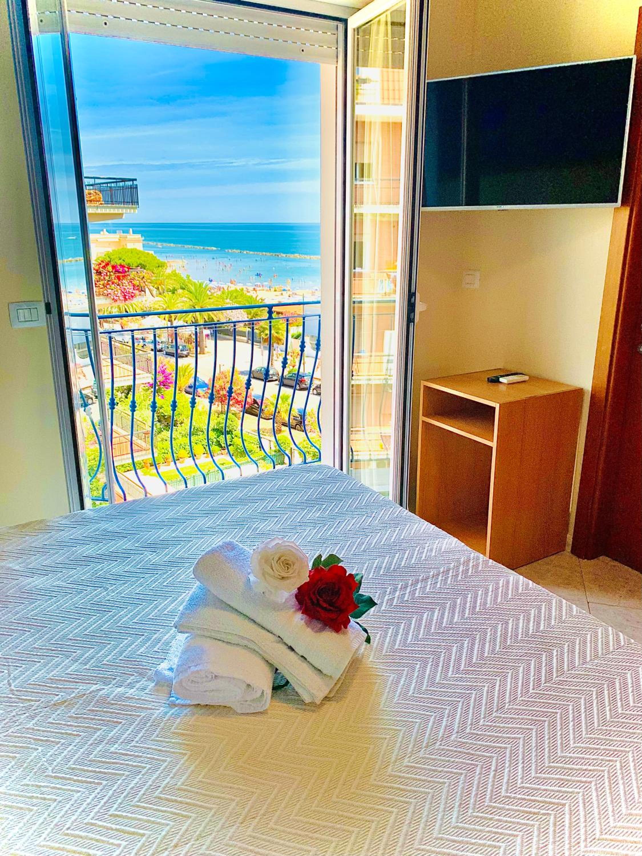 Family Room with Balcony and Lateral Sea View photo 1
