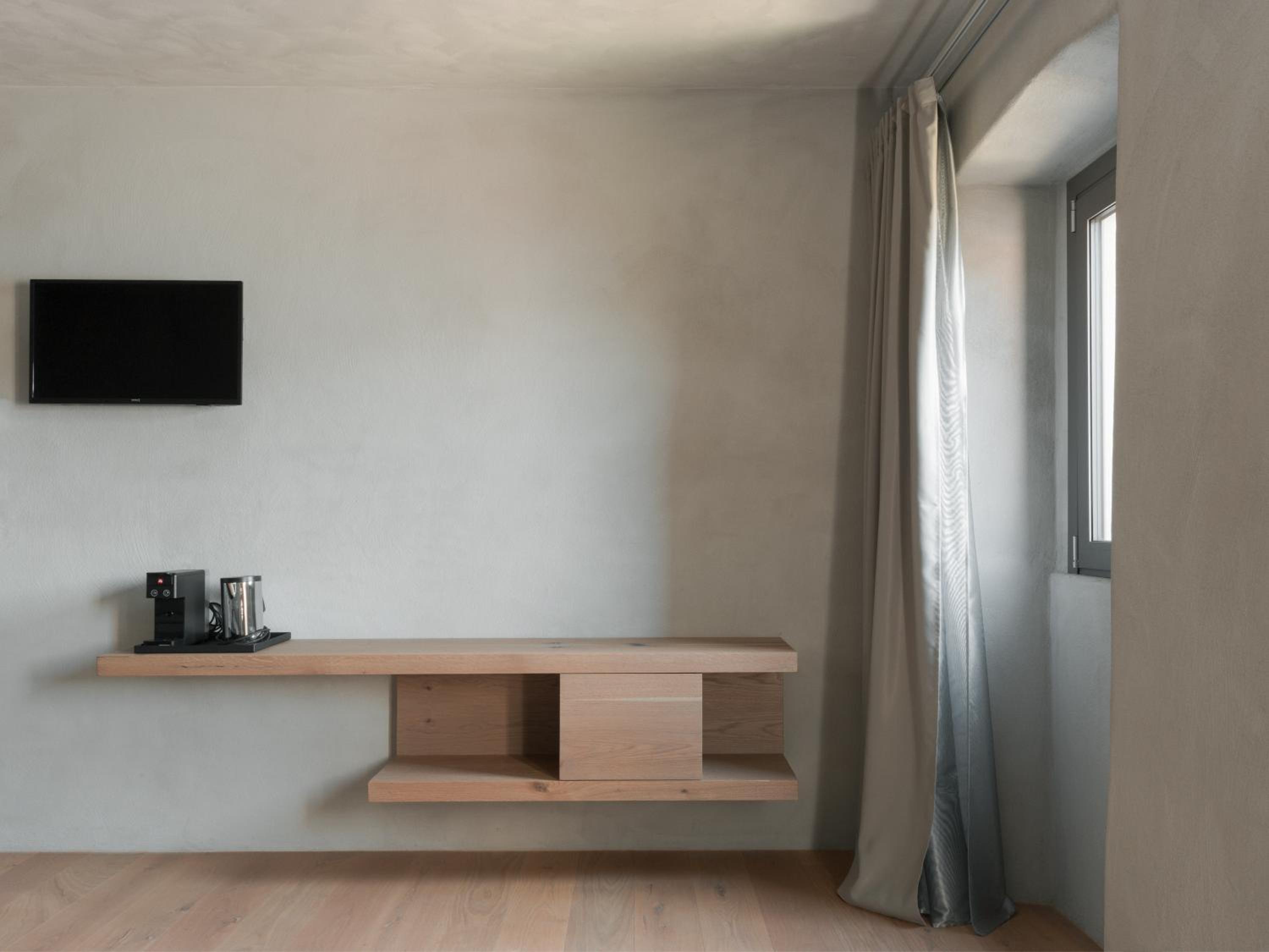 Double or Twin Room with Lake View photo 2