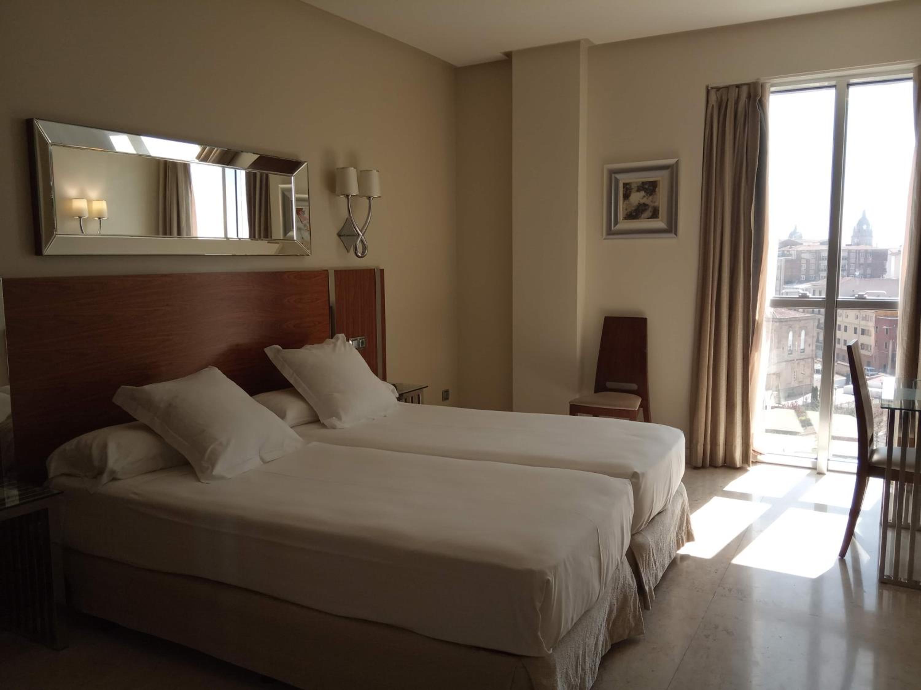 Twin Room - Disability Access photo 2