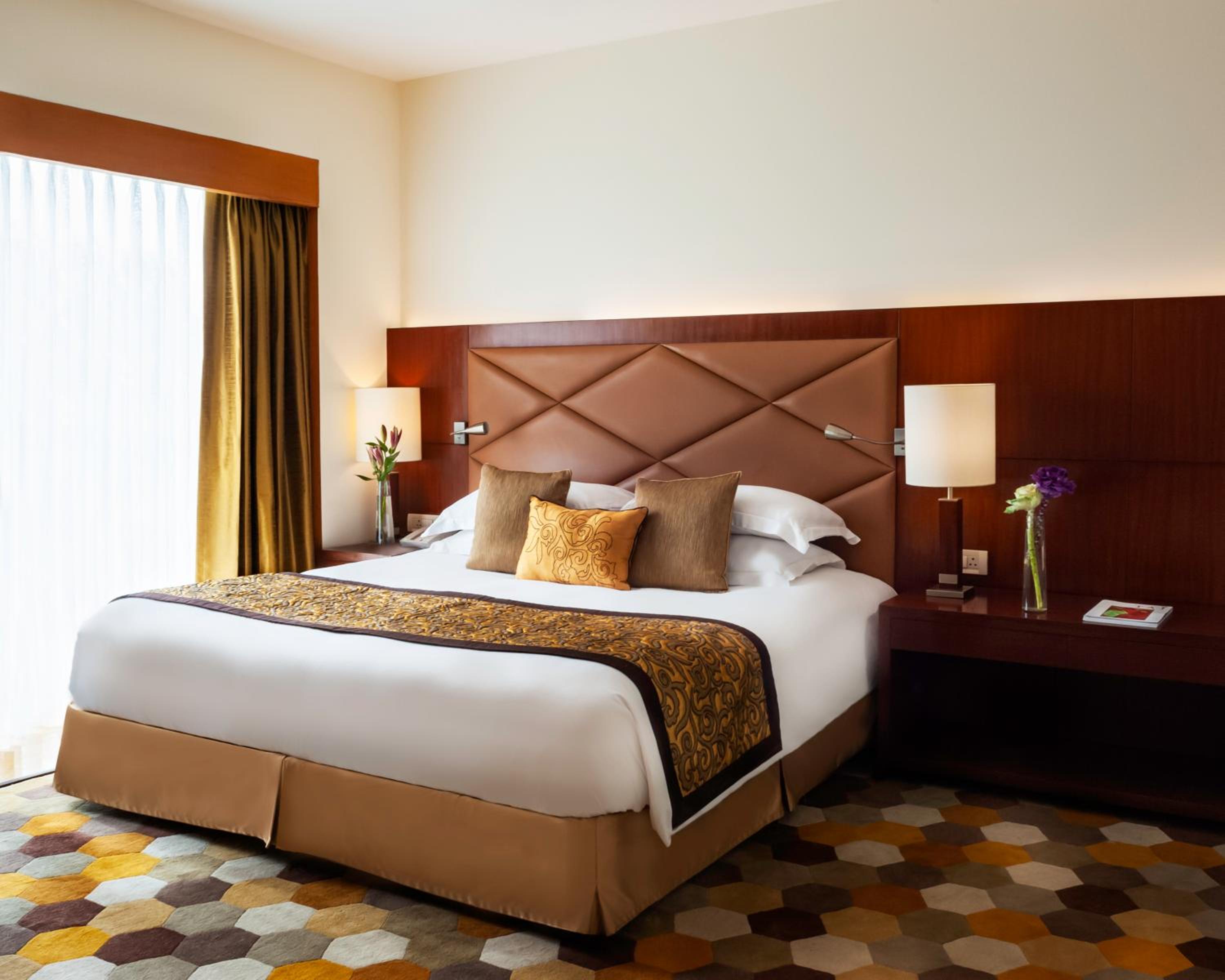 Executive Room King Bed photo 2