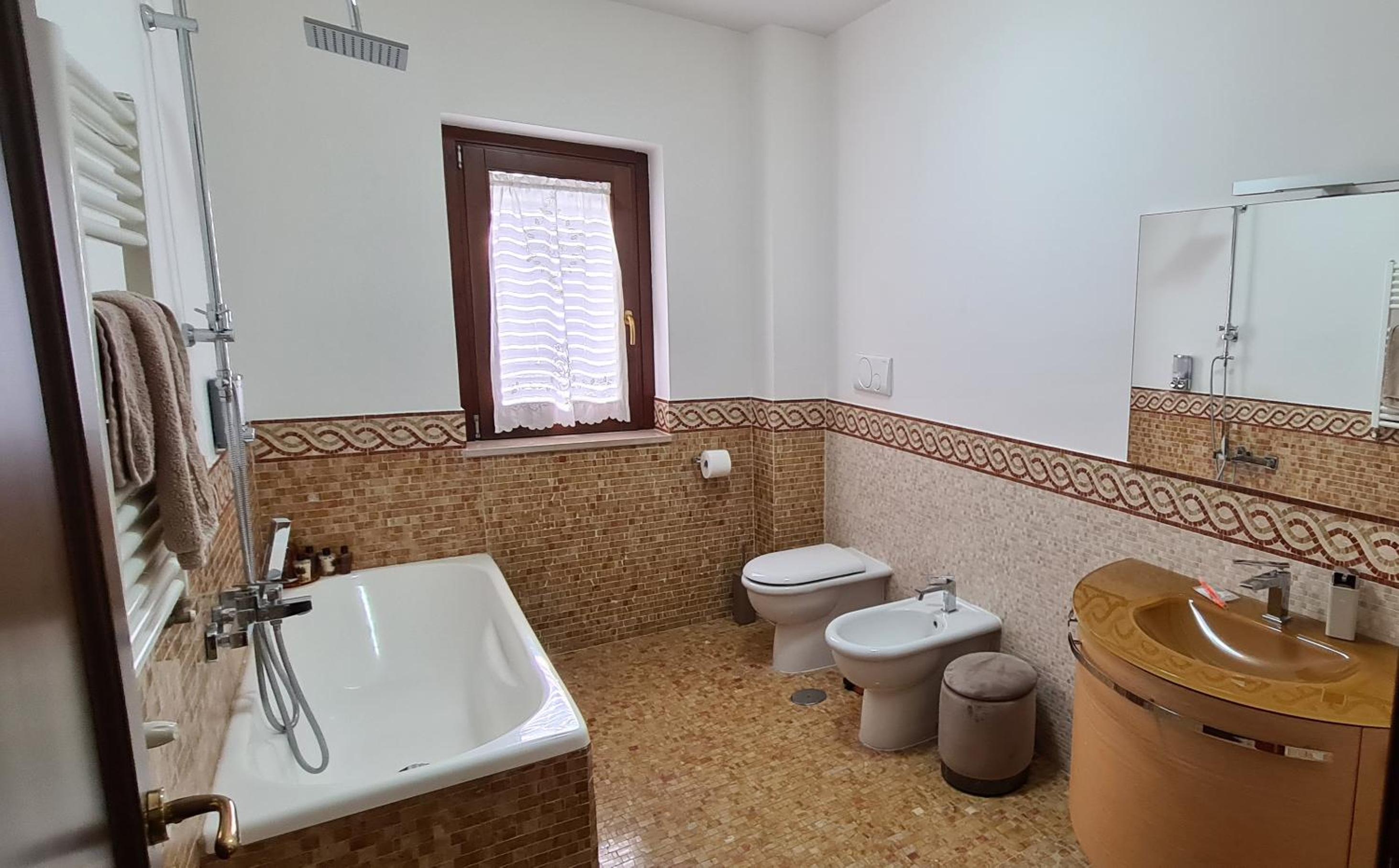 Family Room - Photo 27