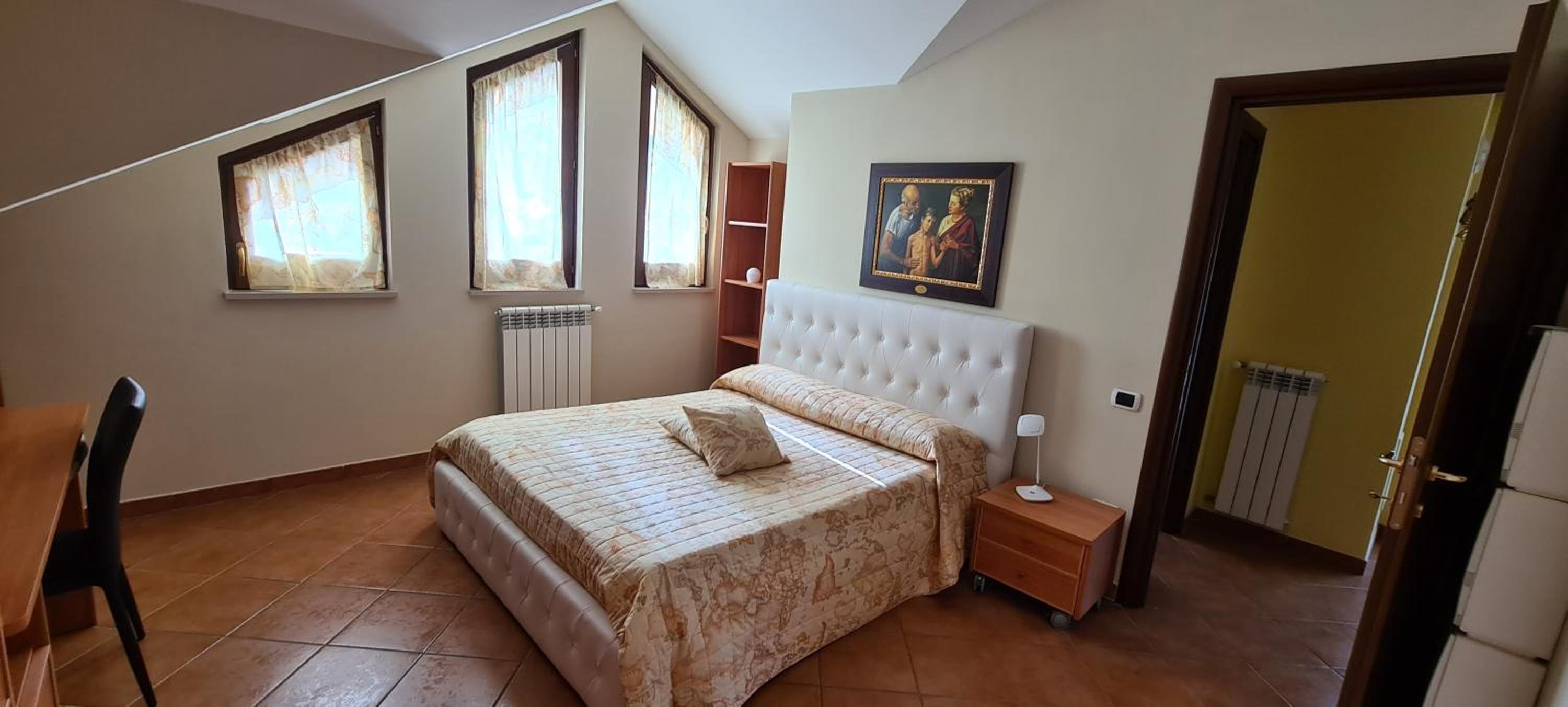 Standard Double Room - Photo 8