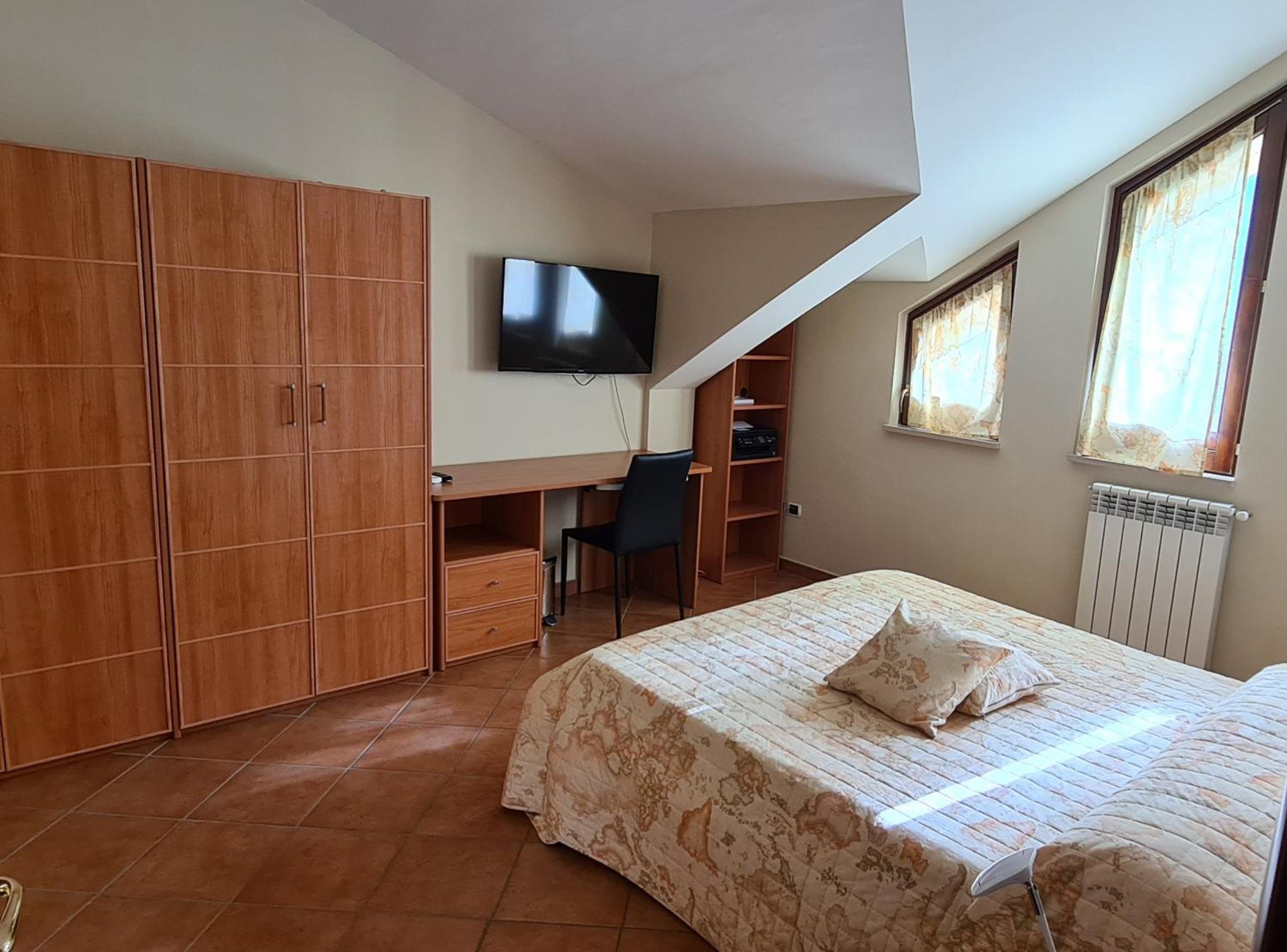 Standard Double Room - Photo 6