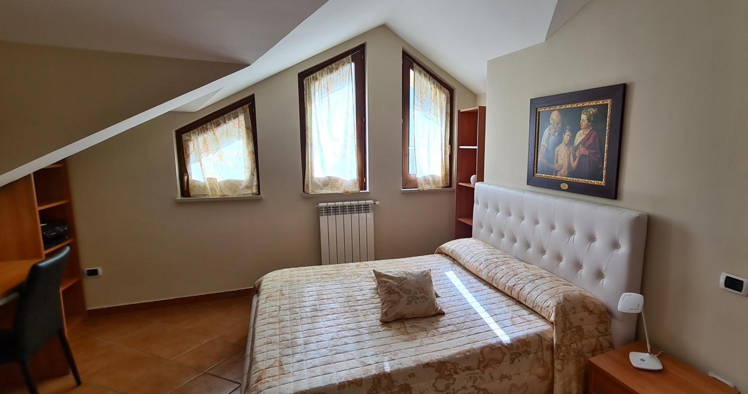 Standard Double Room - Photo 7
