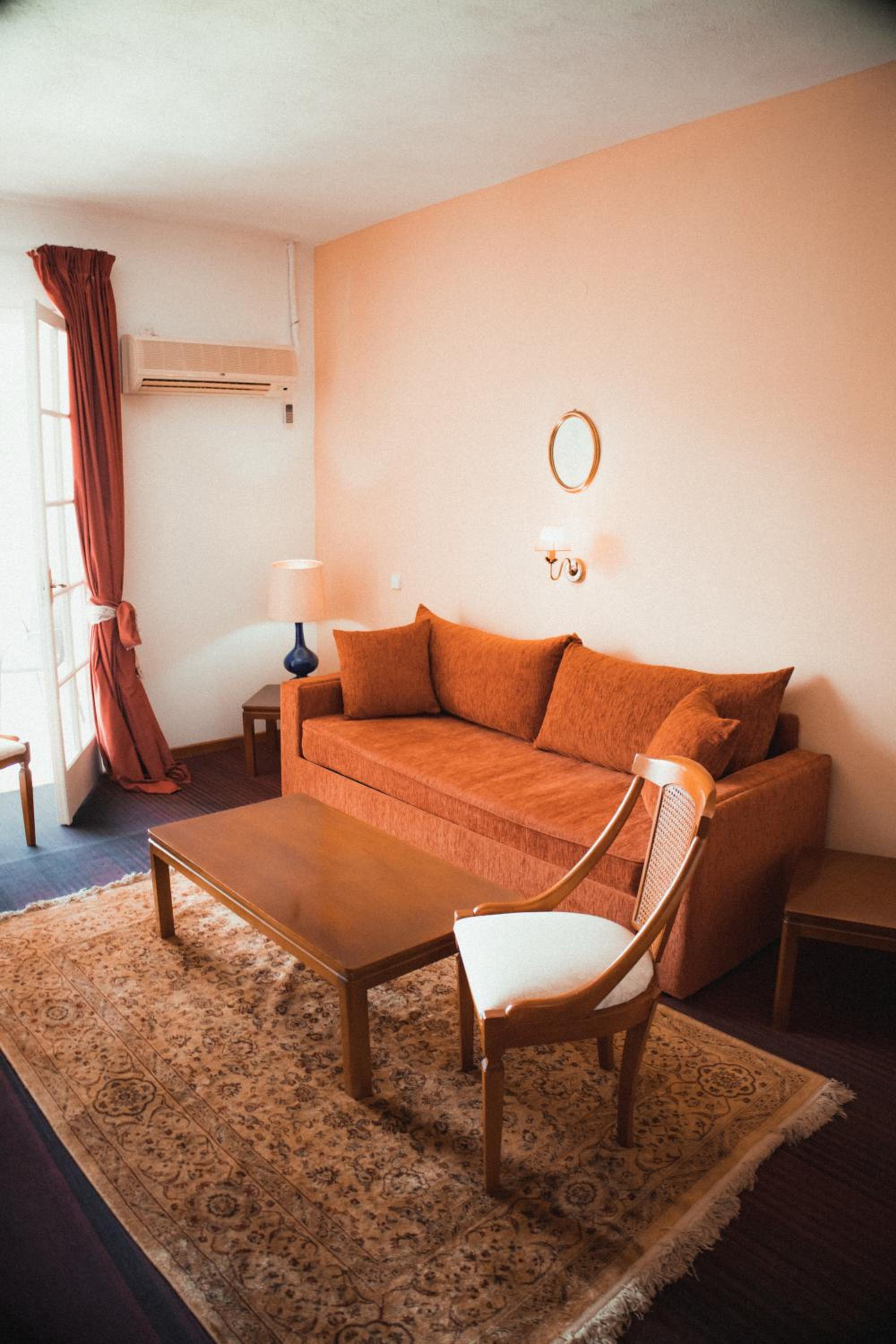 Junior Suite with Pool View (3 adults) photo 3