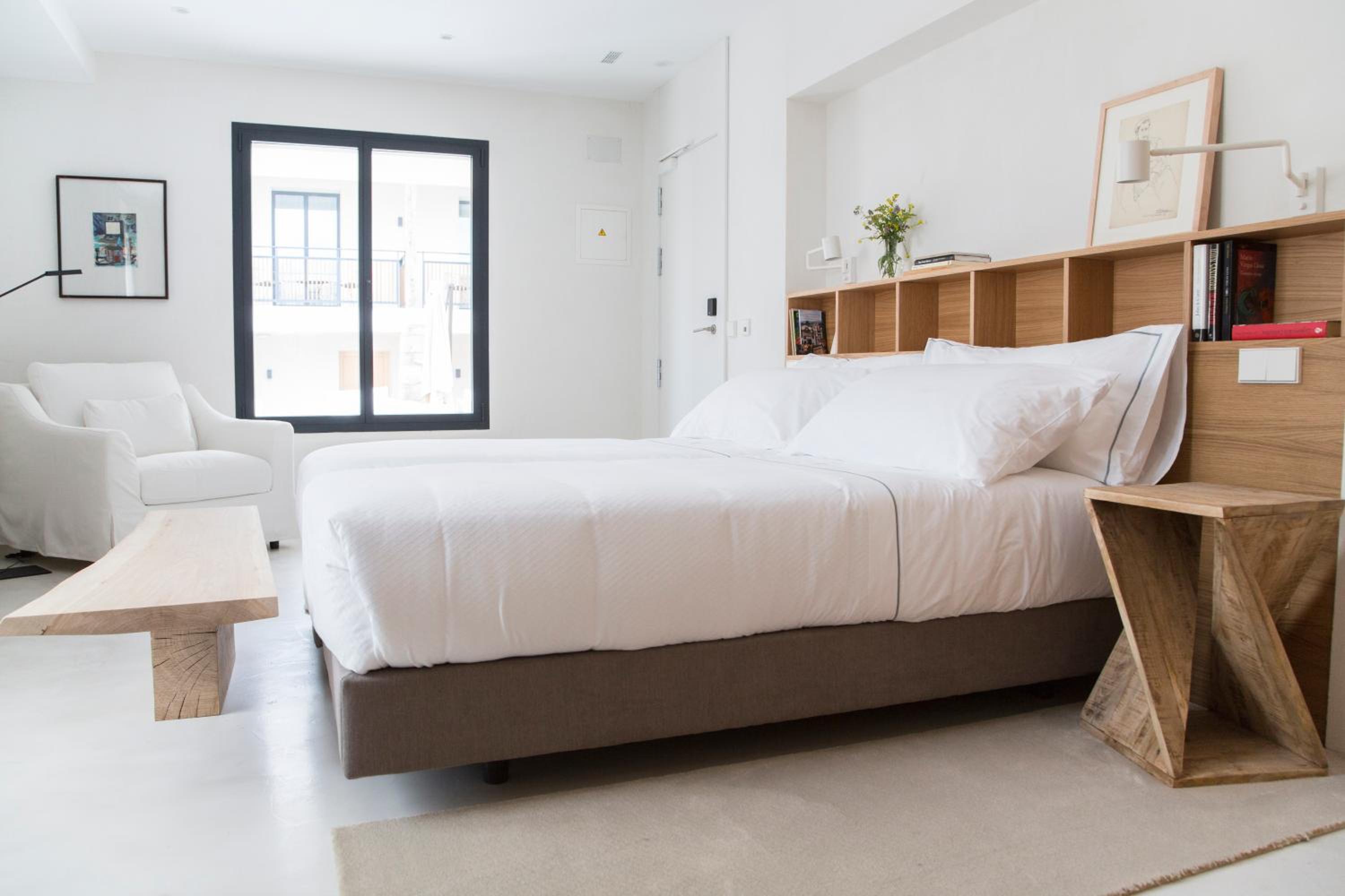 Standard Double Room - Photo 9