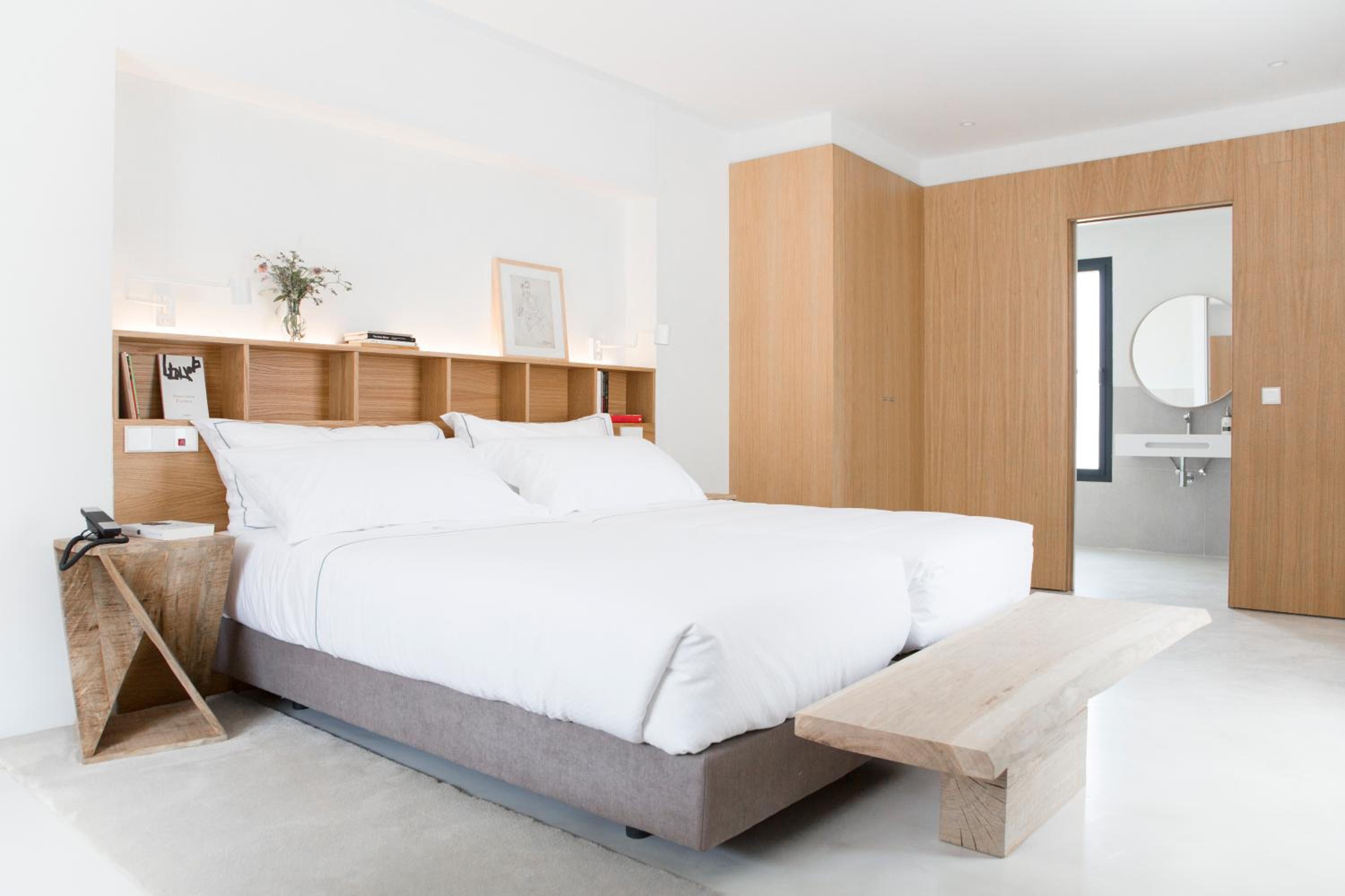 Standard Double Room - Photo 8