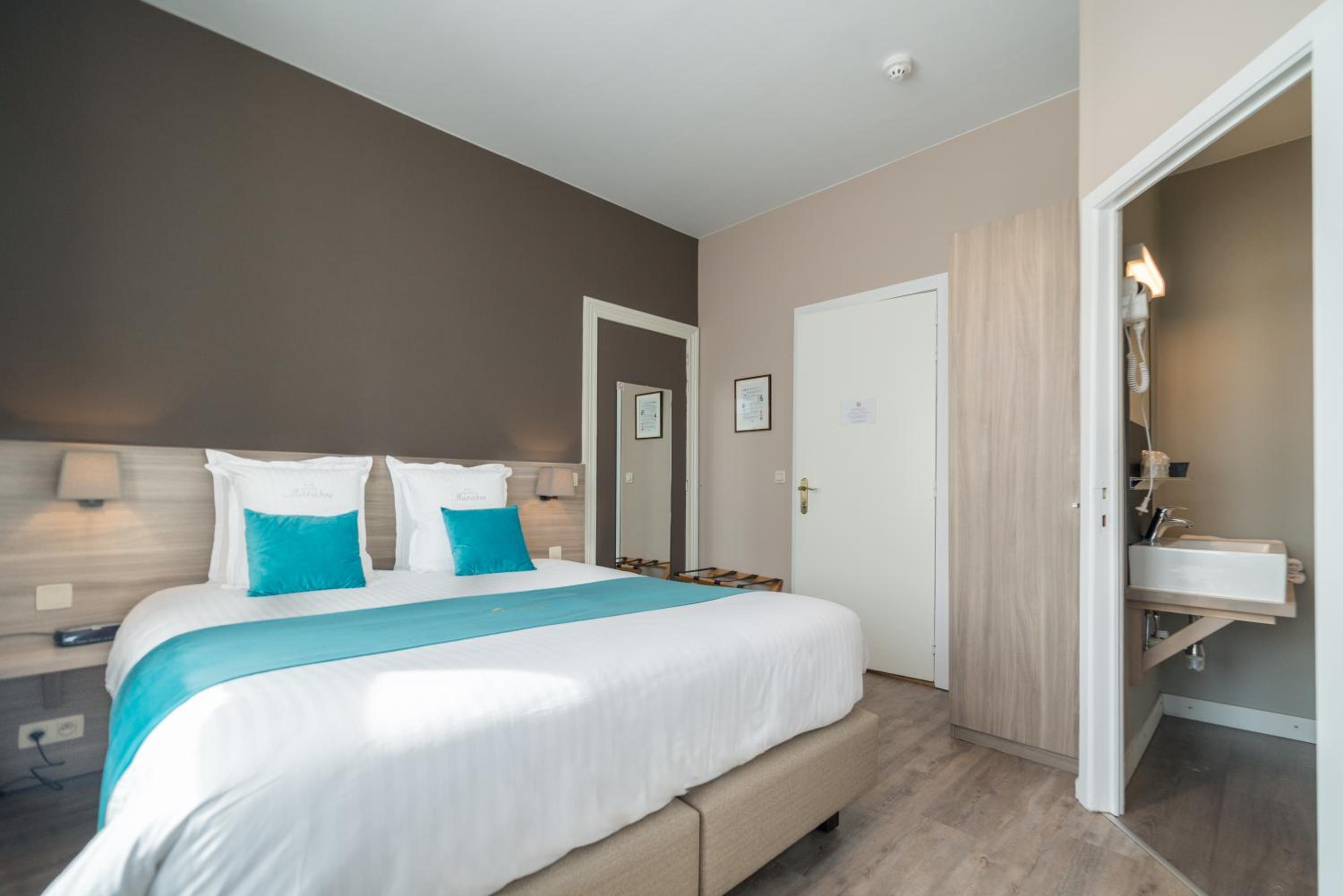 Double Room - Photo 15
