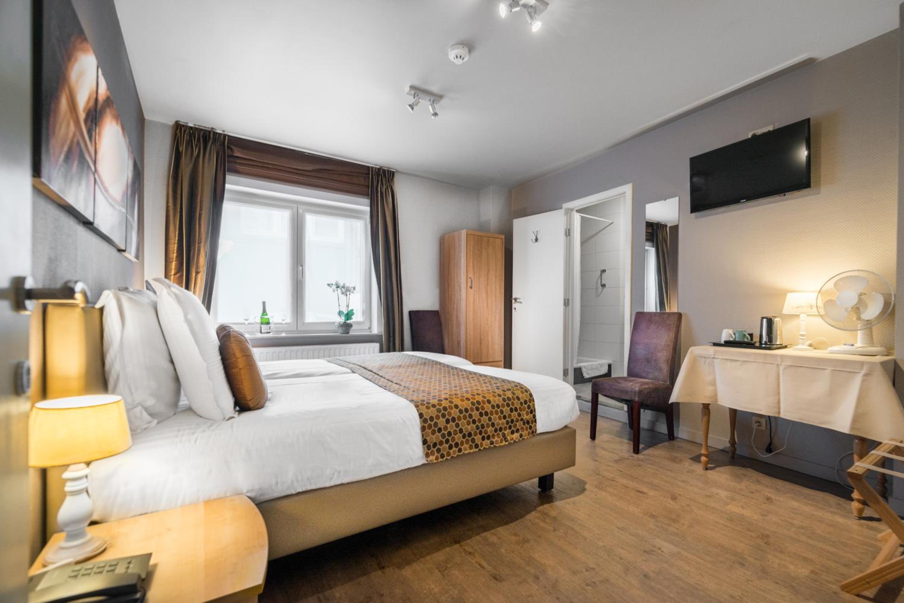 Twin Room - Photo 3