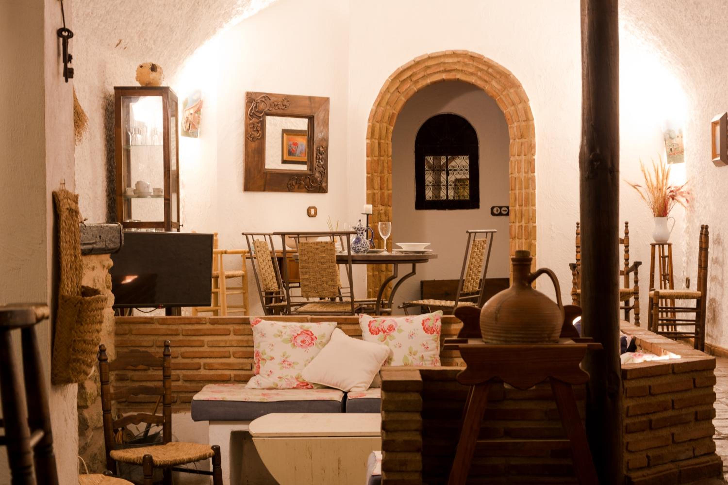 Two-Bedroom Cave Apartment - Photo 2