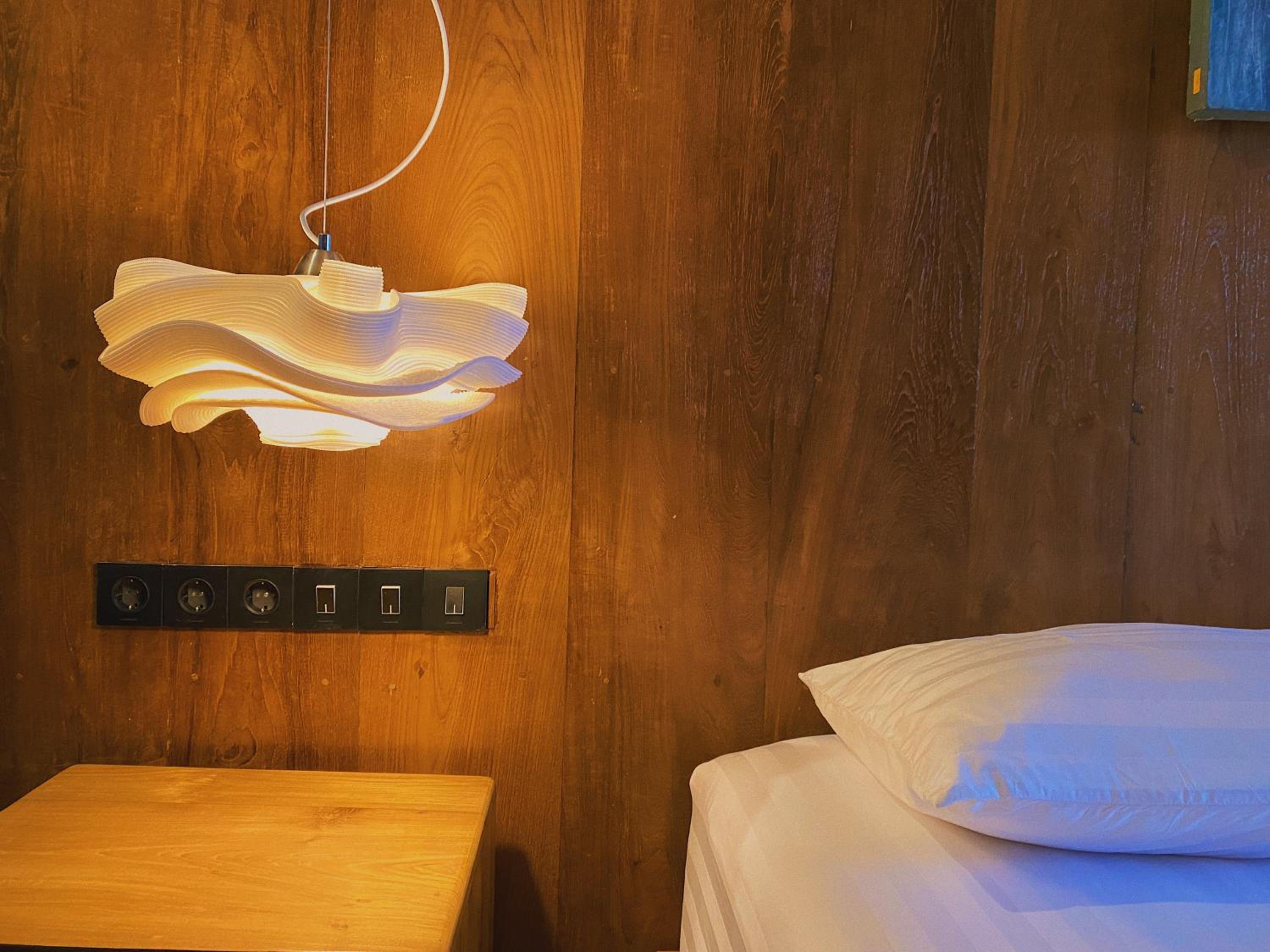 Deluxe Suite with Spa Bath - Photo 9