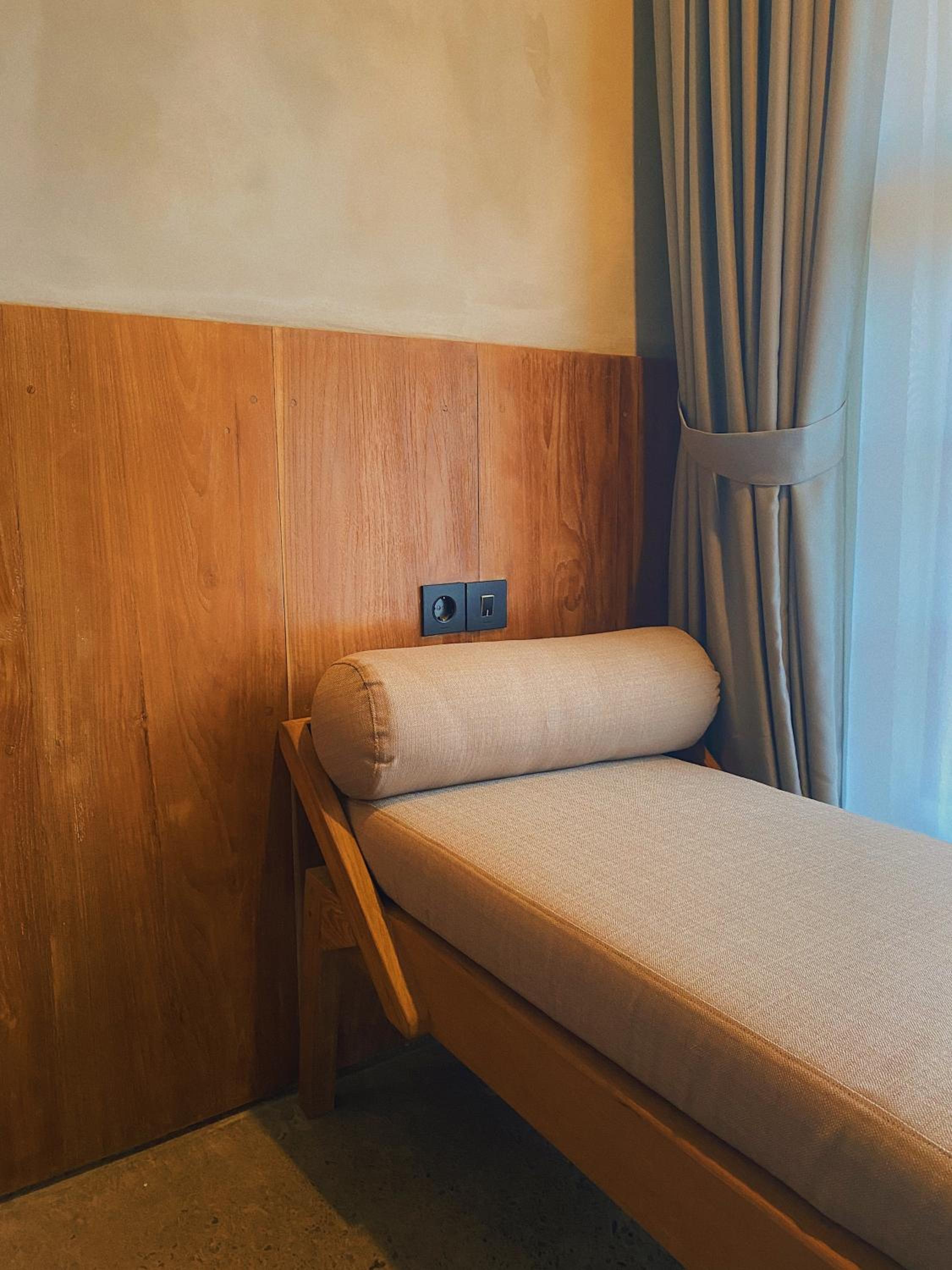 Deluxe Suite with Spa Bath - Photo 6