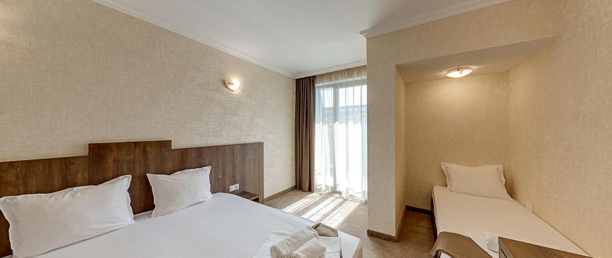 Triple Room with Balcony - Photo 1