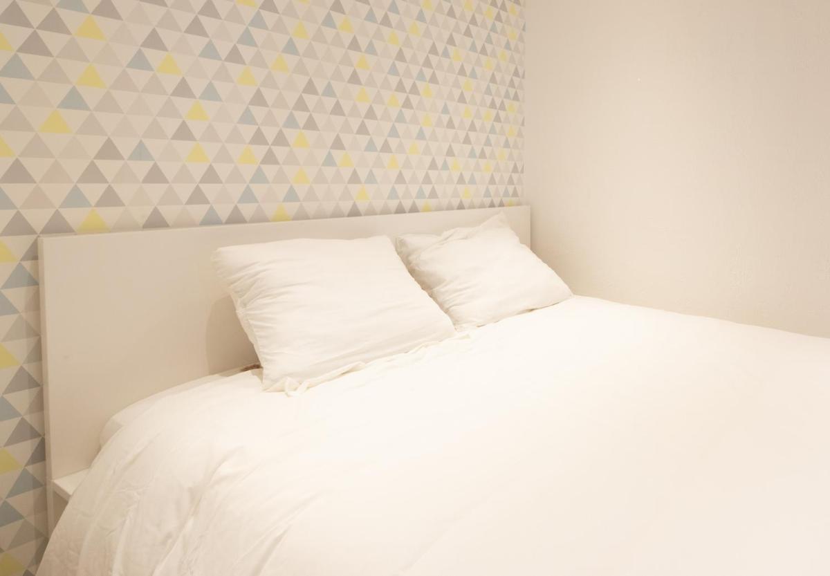 One-Bedroom Apartment - Photo 2