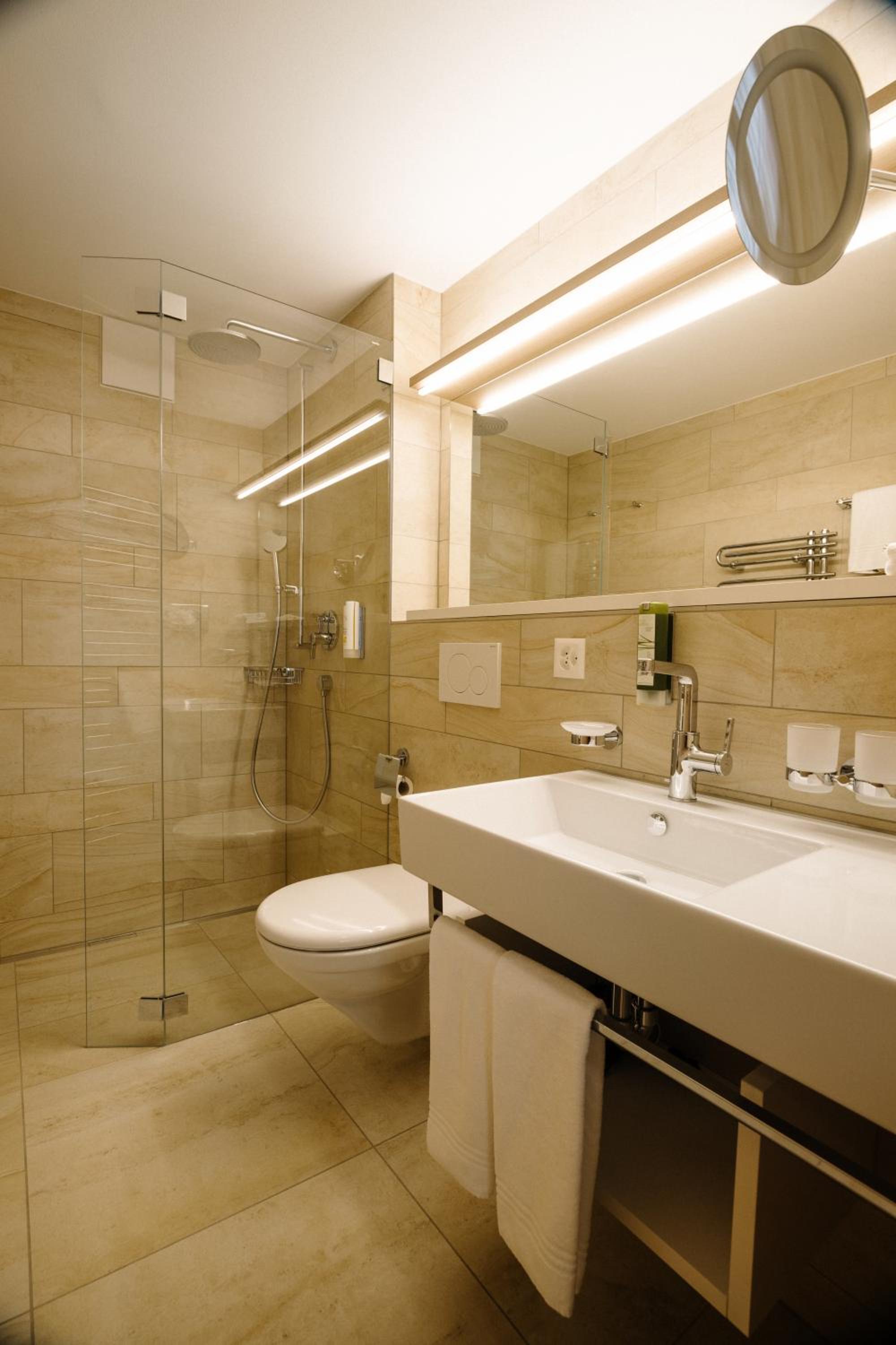 Double or Twin Room - Photo 5