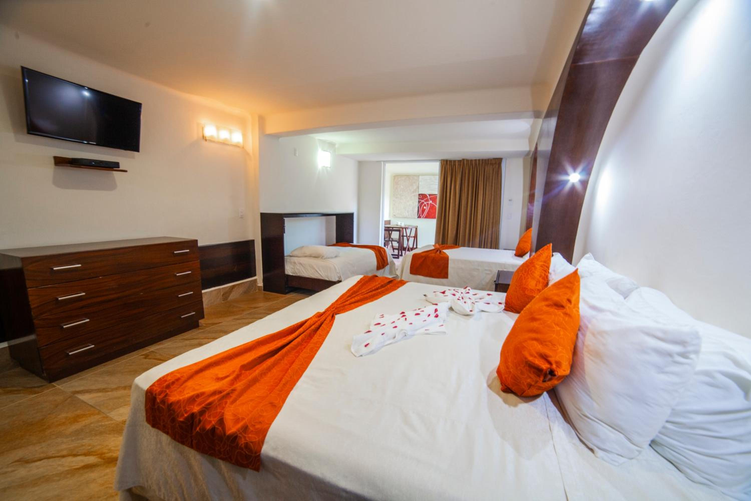 Triple Room with Private Bathroom photo 2