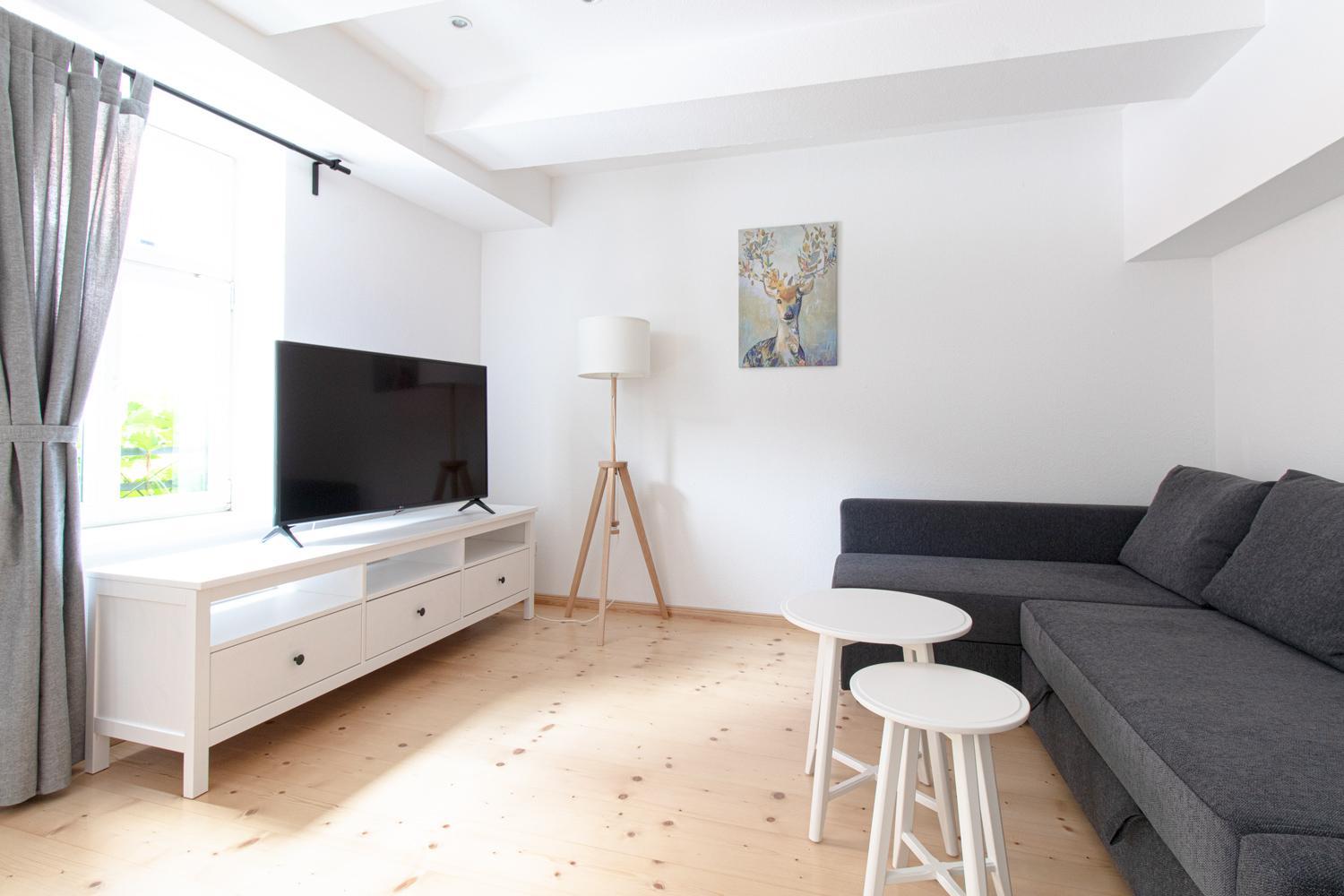 One-Bedroom Apartment photo 1
