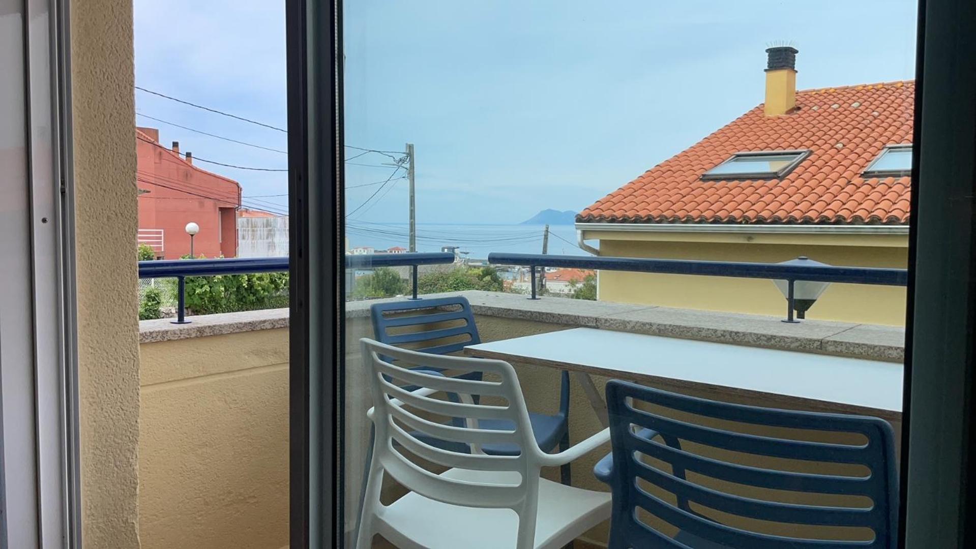 Apartment with Terrace - Photo 4