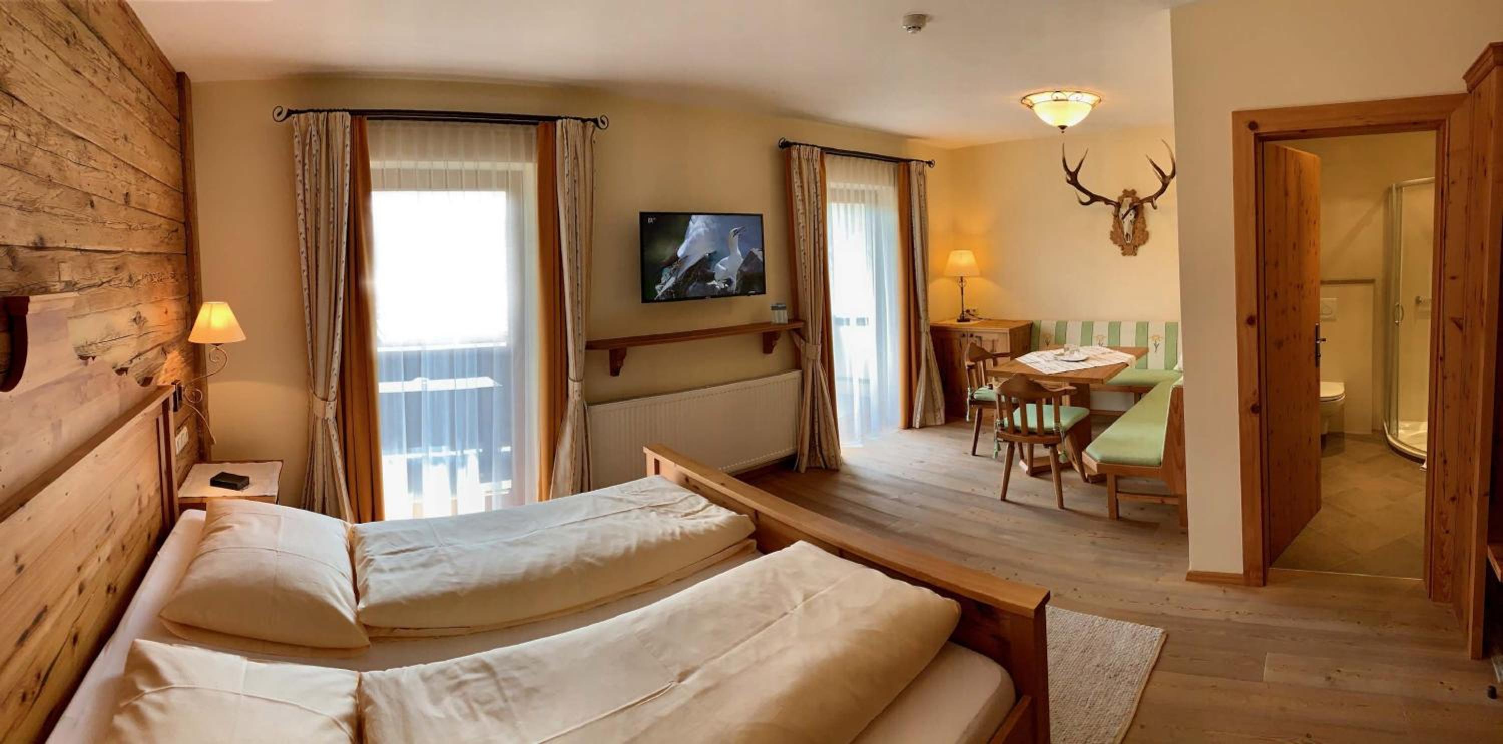 Deluxe Double Room with Shower