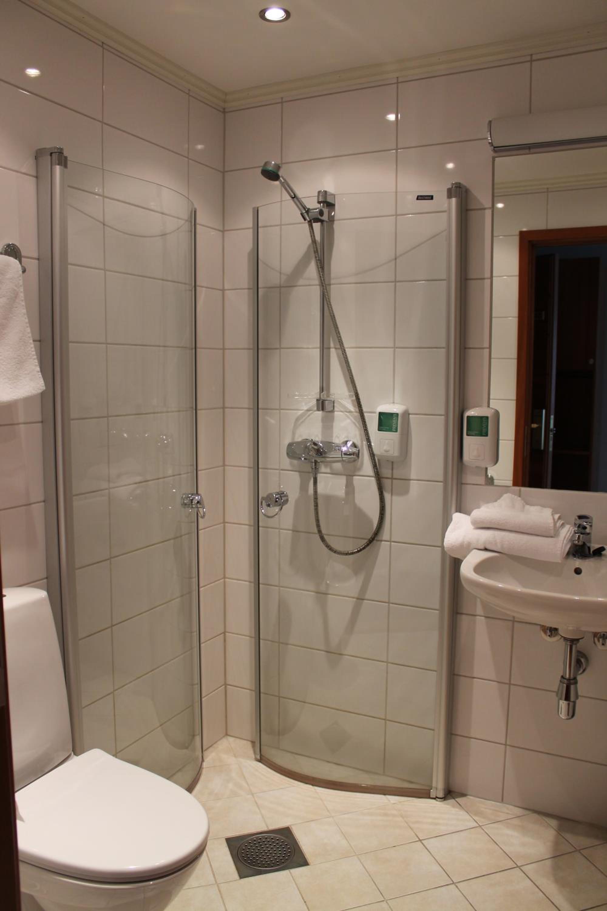 Twin Room - Photo 3