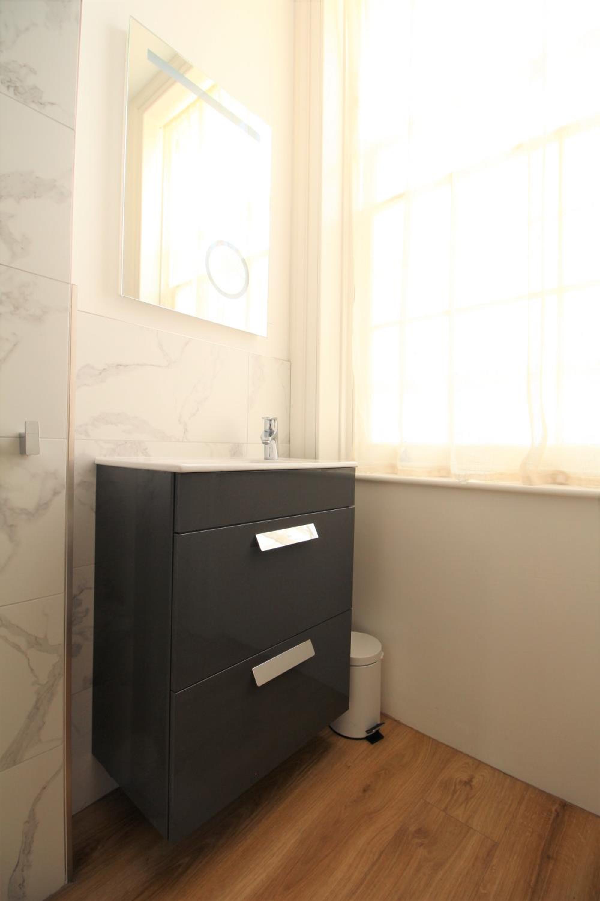 Deluxe King Room photo 3