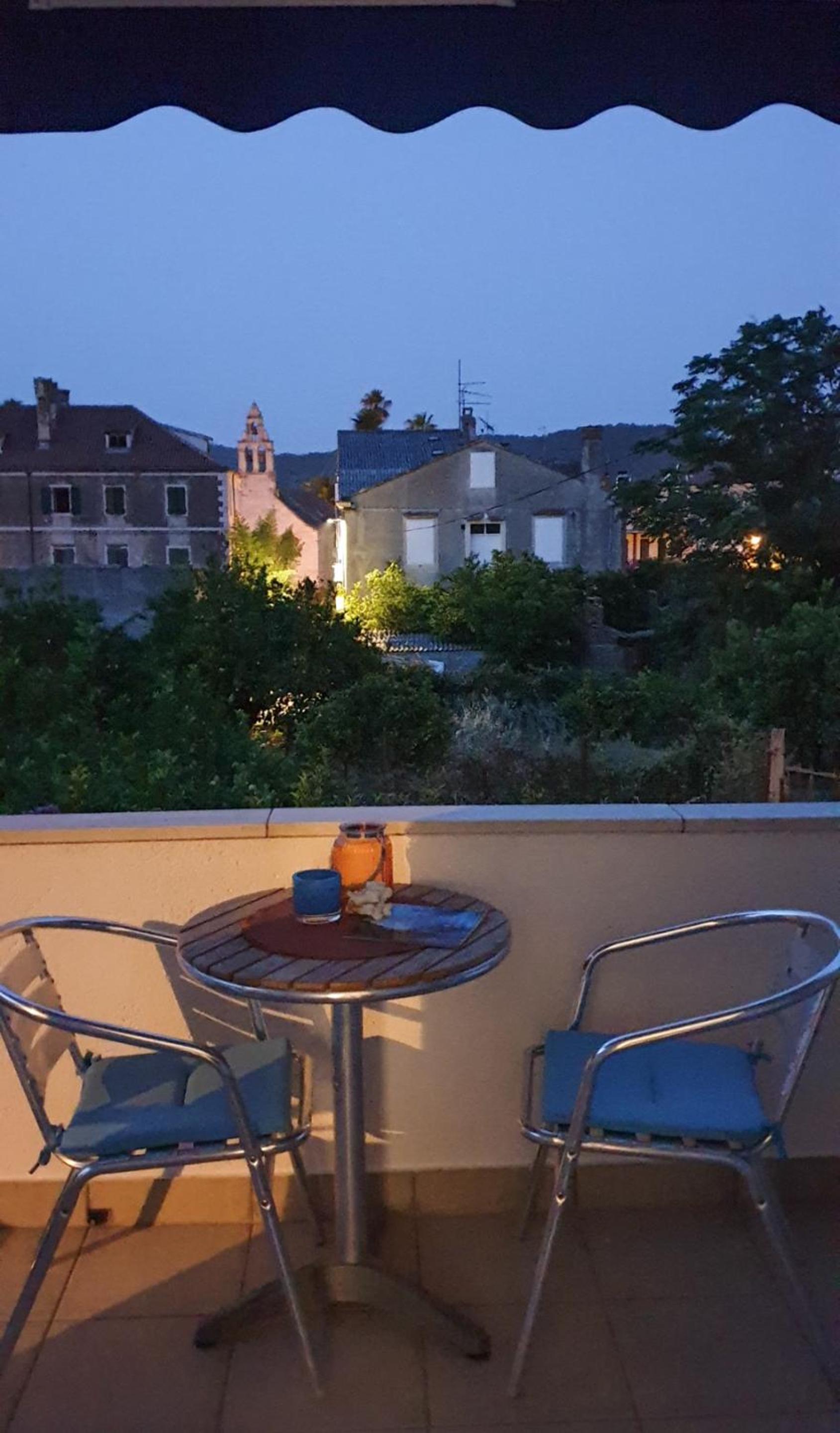 Studio with Balcony - Photo 3