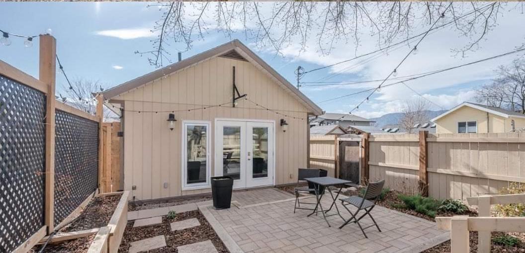 One-Bedroom House photo 1