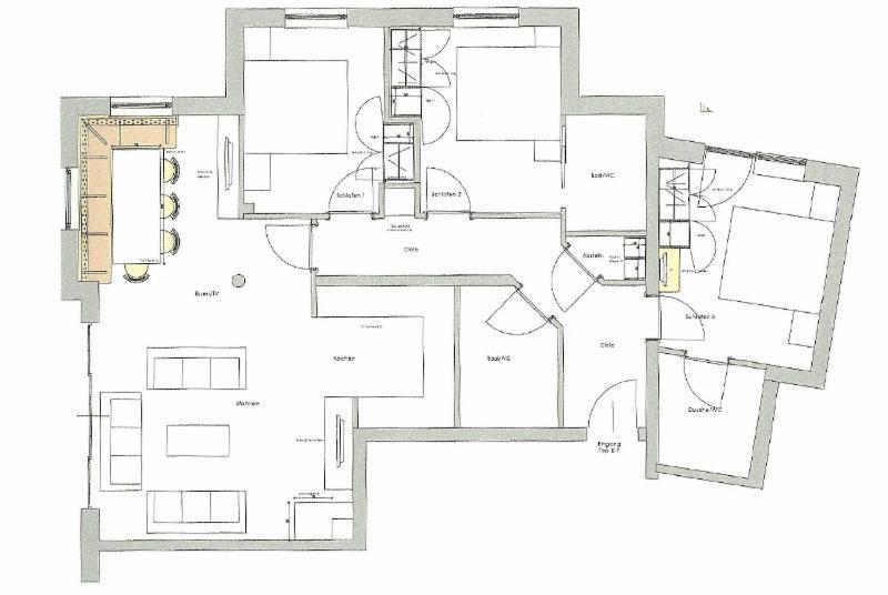 Deluxe Three-Bedroom Apartment with Terrace and Mountain View photo 3