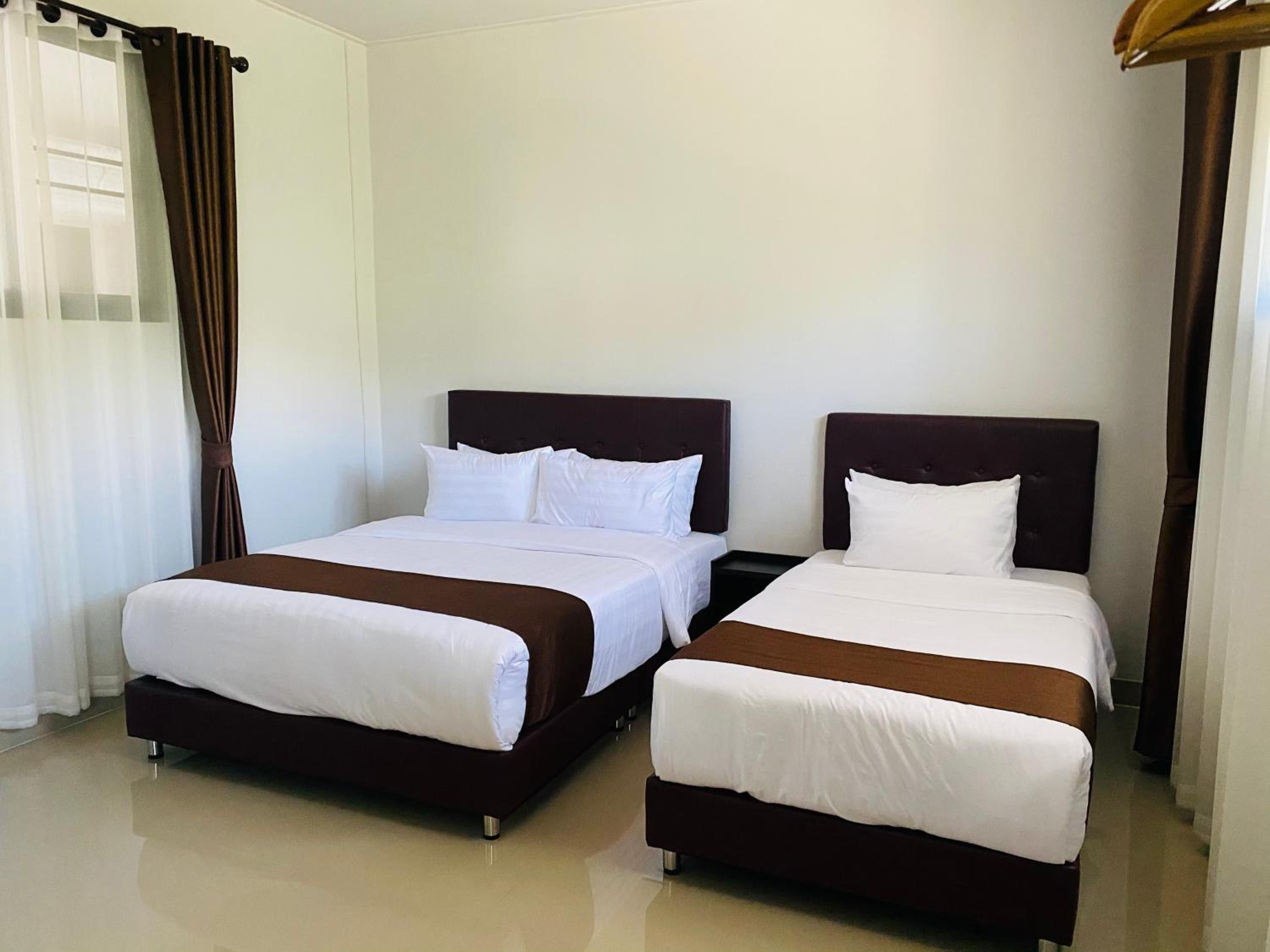 Deluxe Family Room - Photo 3