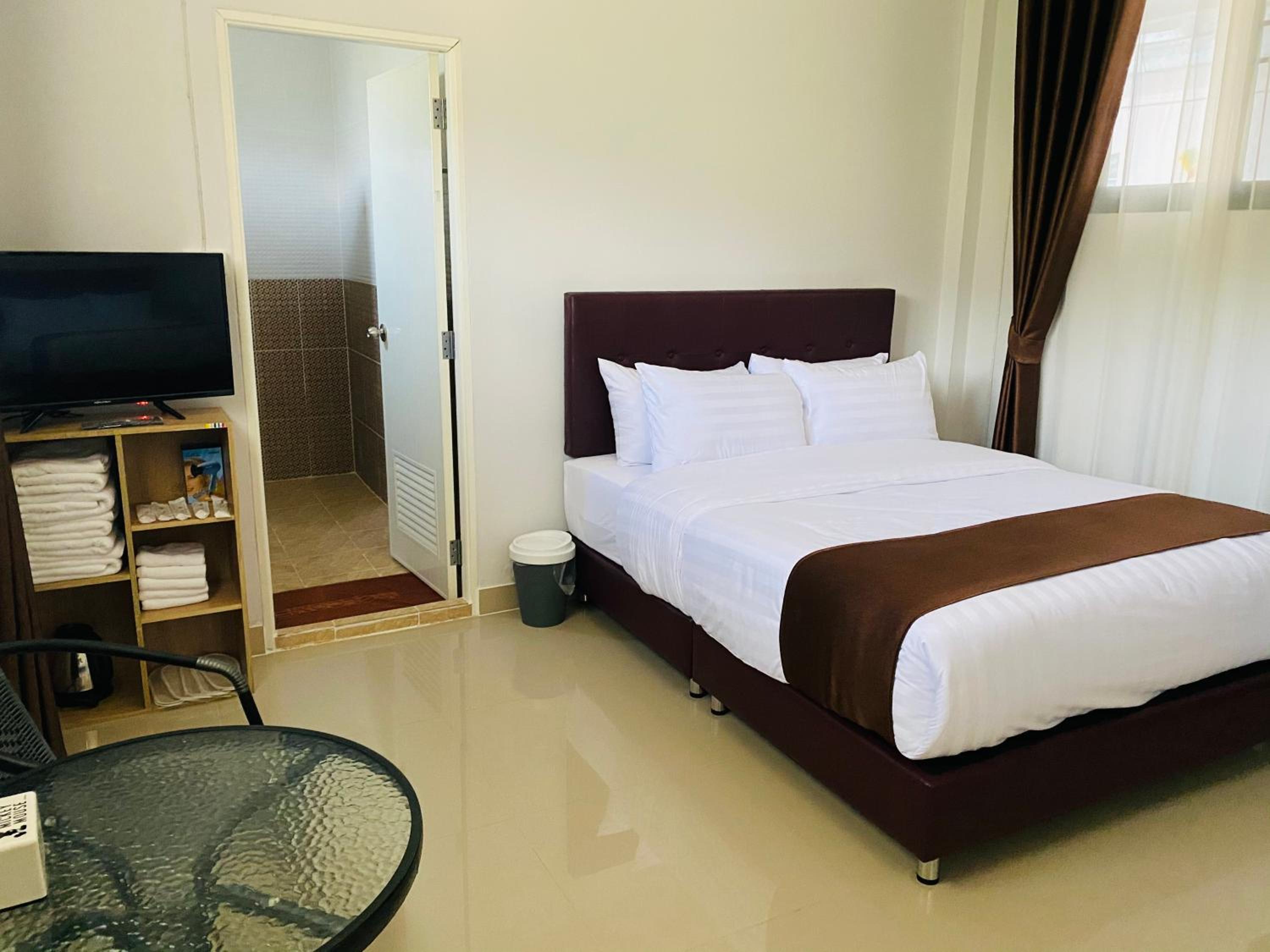 Deluxe Family Room - Photo 2