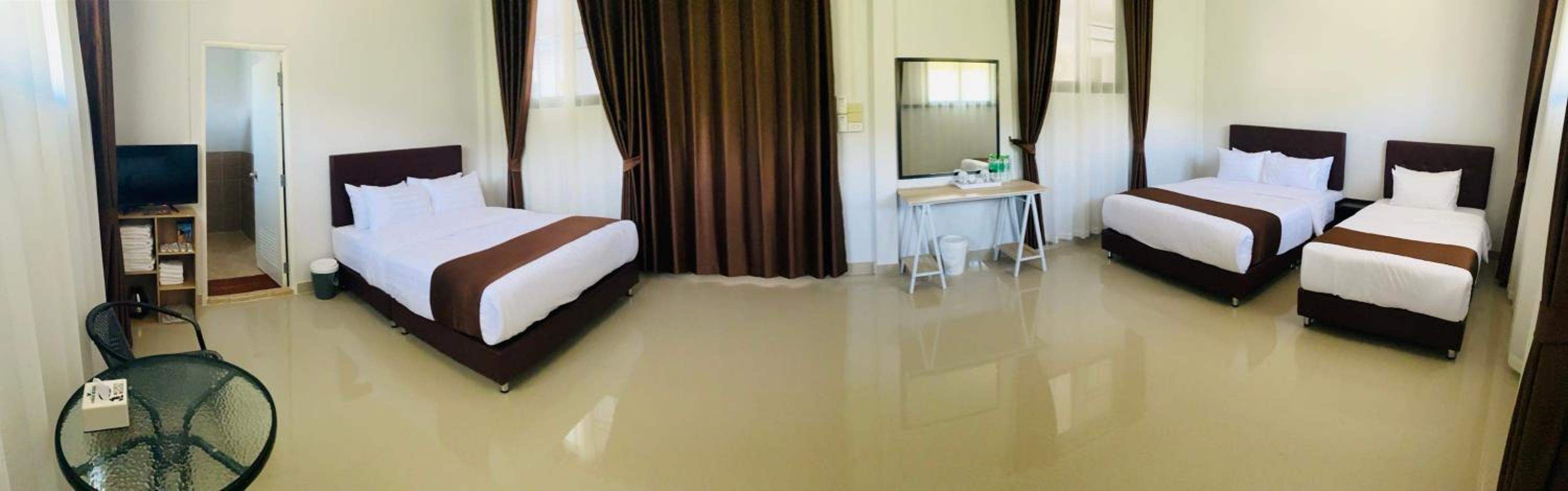 Deluxe Family Room - Photo 1