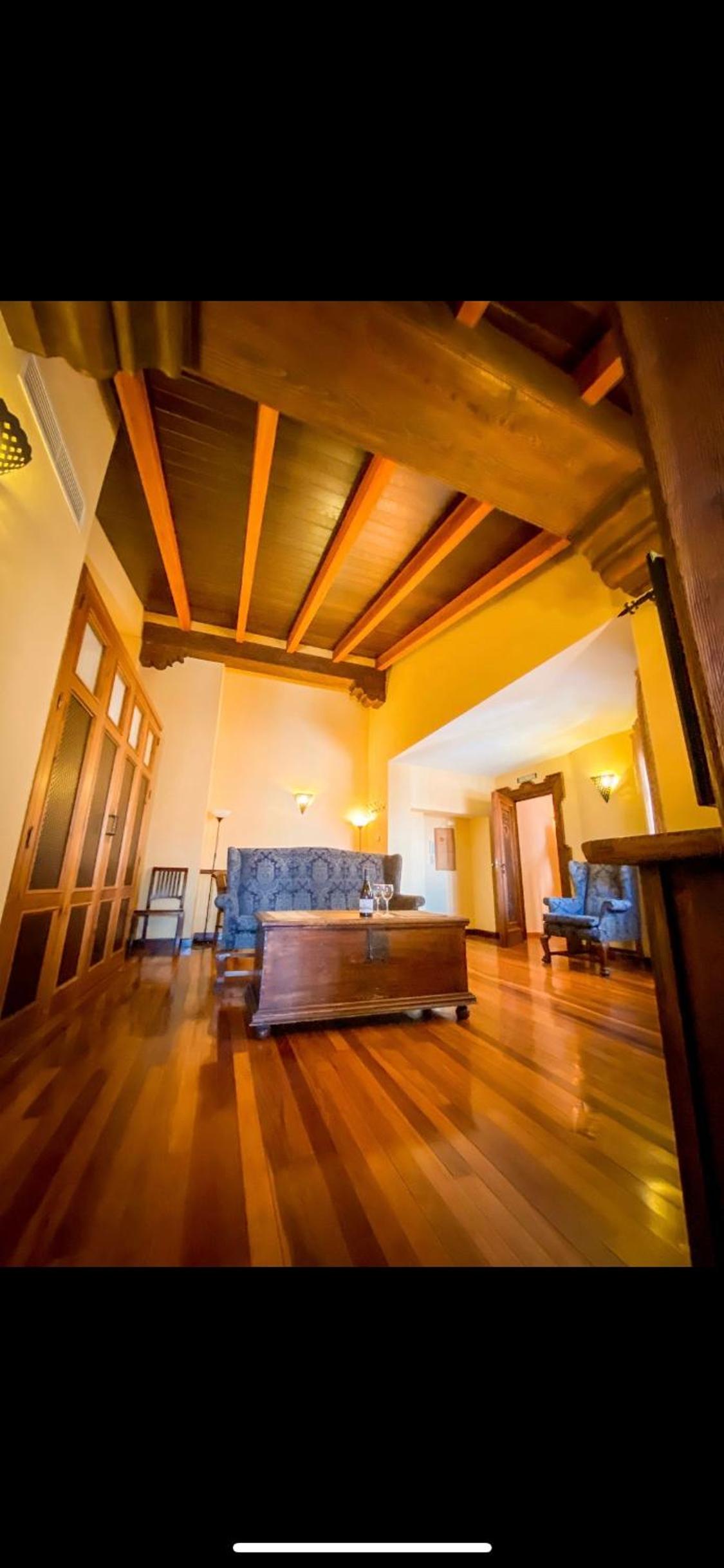 Apartment with Terrace - Photo 7