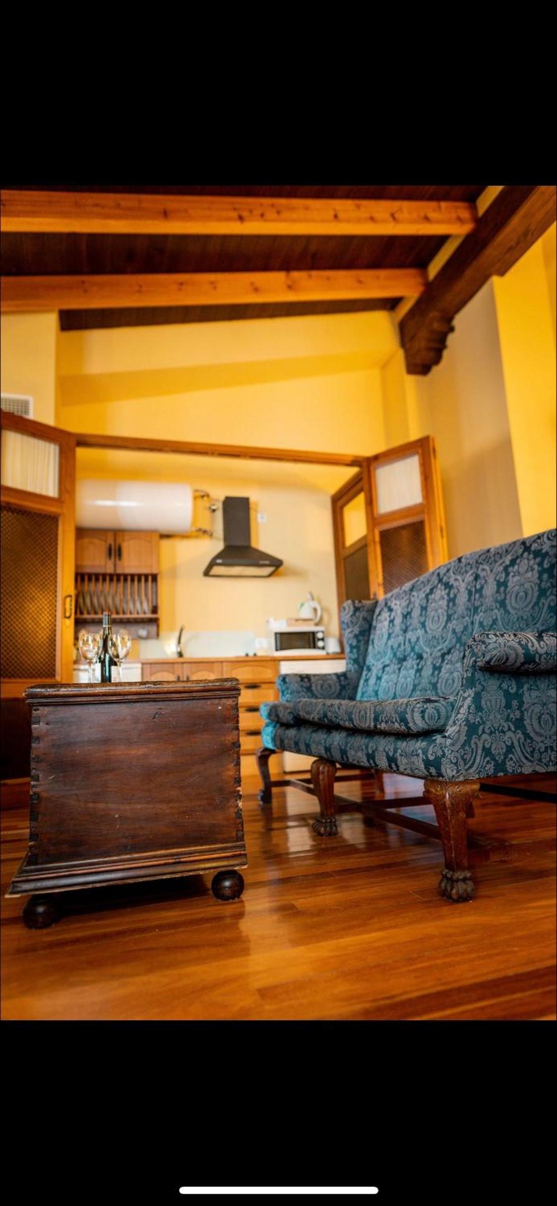 Apartment with Terrace - Photo 9