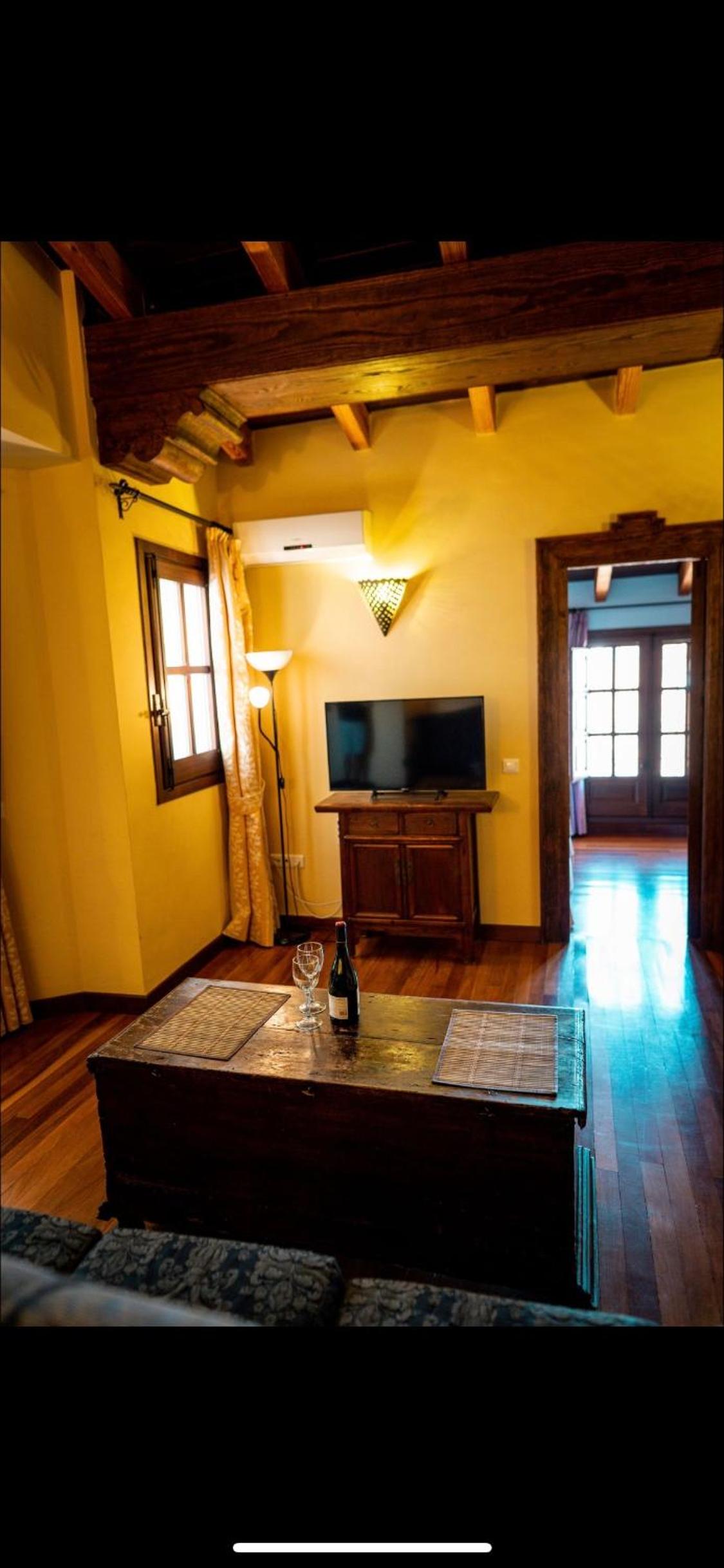 Apartment with Terrace - Photo 10