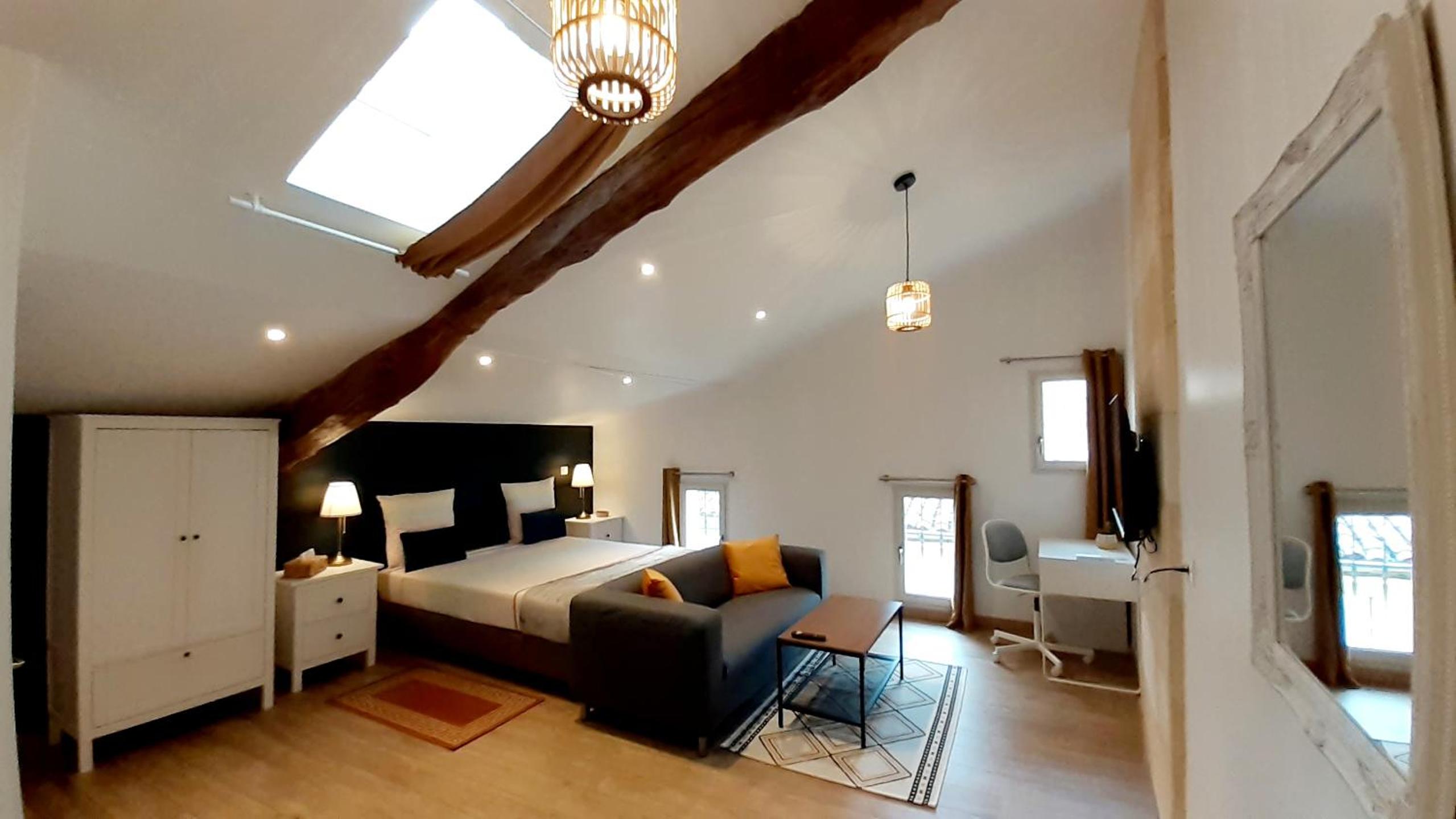 One-Bedroom Apartment - Photo 2