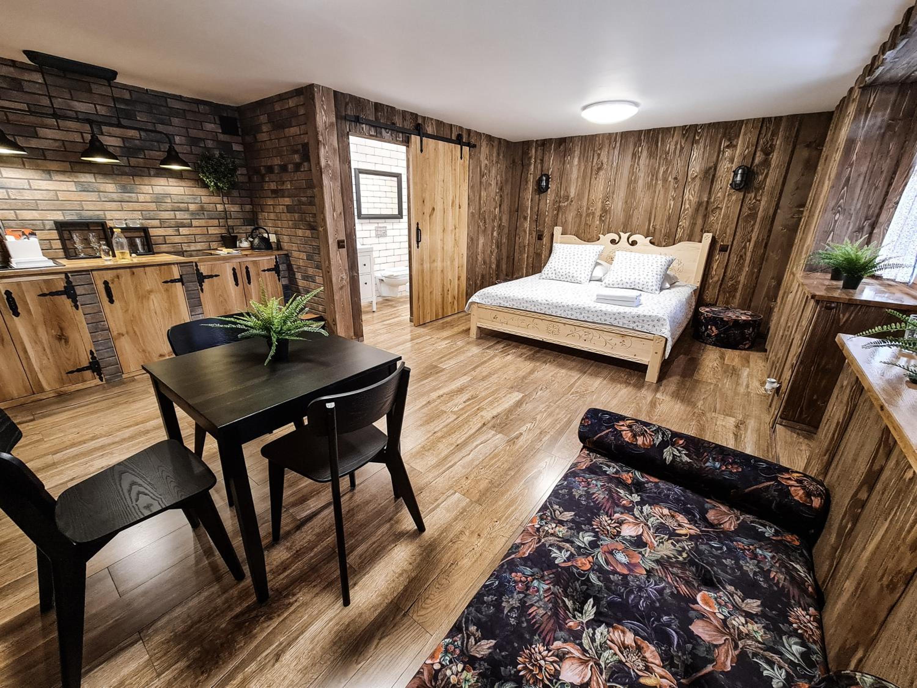 Deluxe King Studio