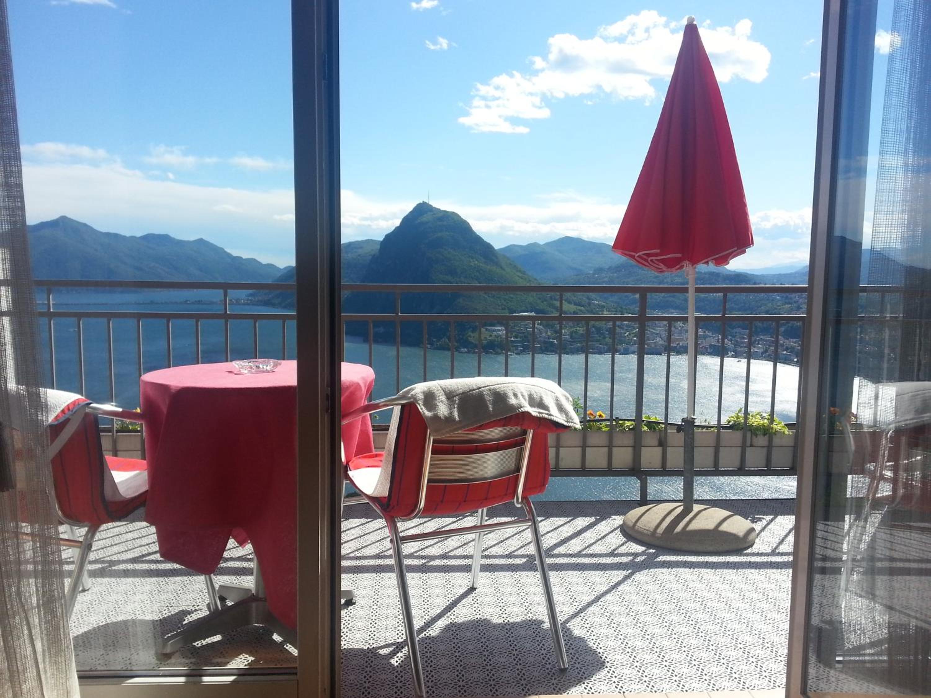 Junior Suite with Lake View and Balcony - Photo 2