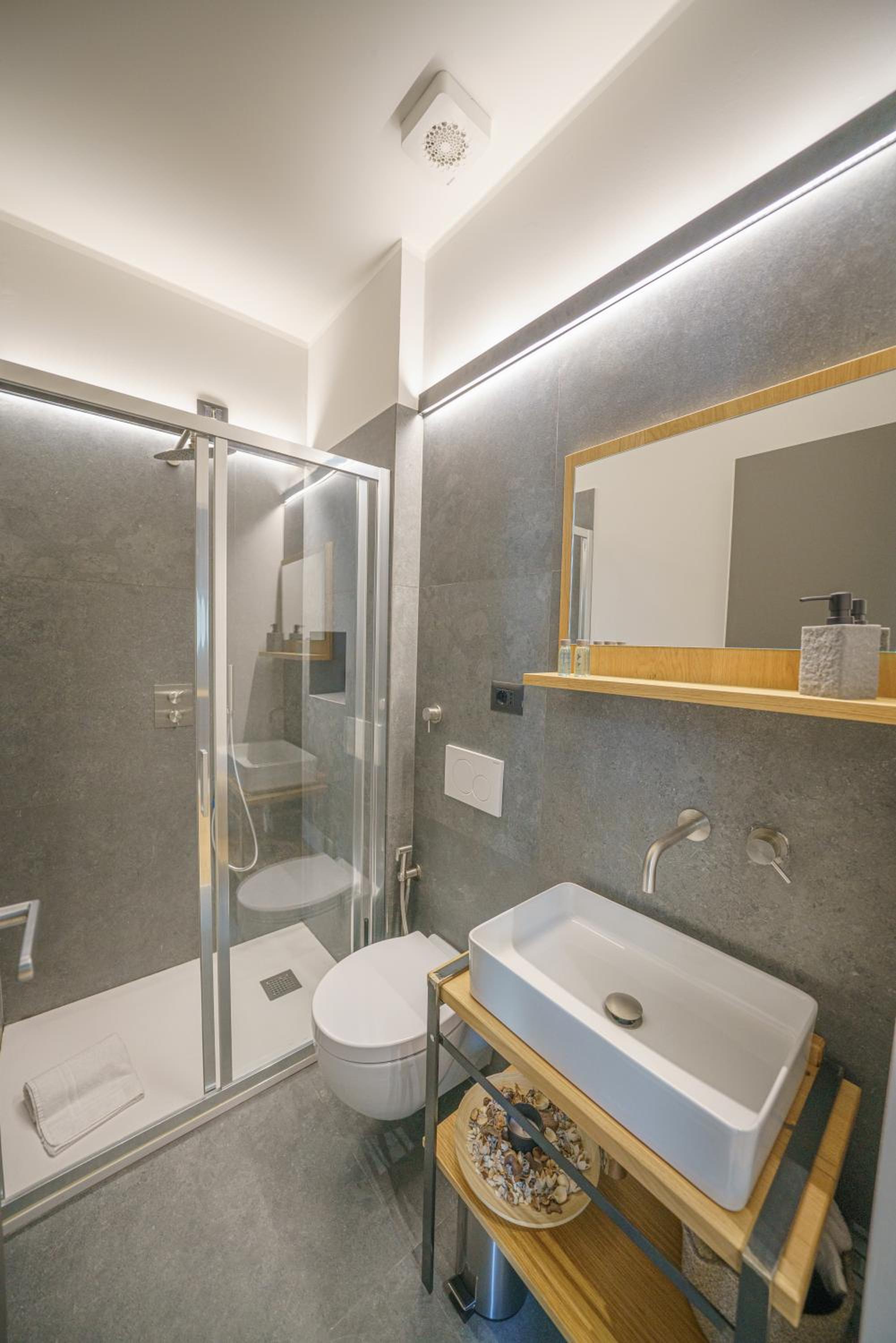 Double Room with Private Bathroom - Photo 7