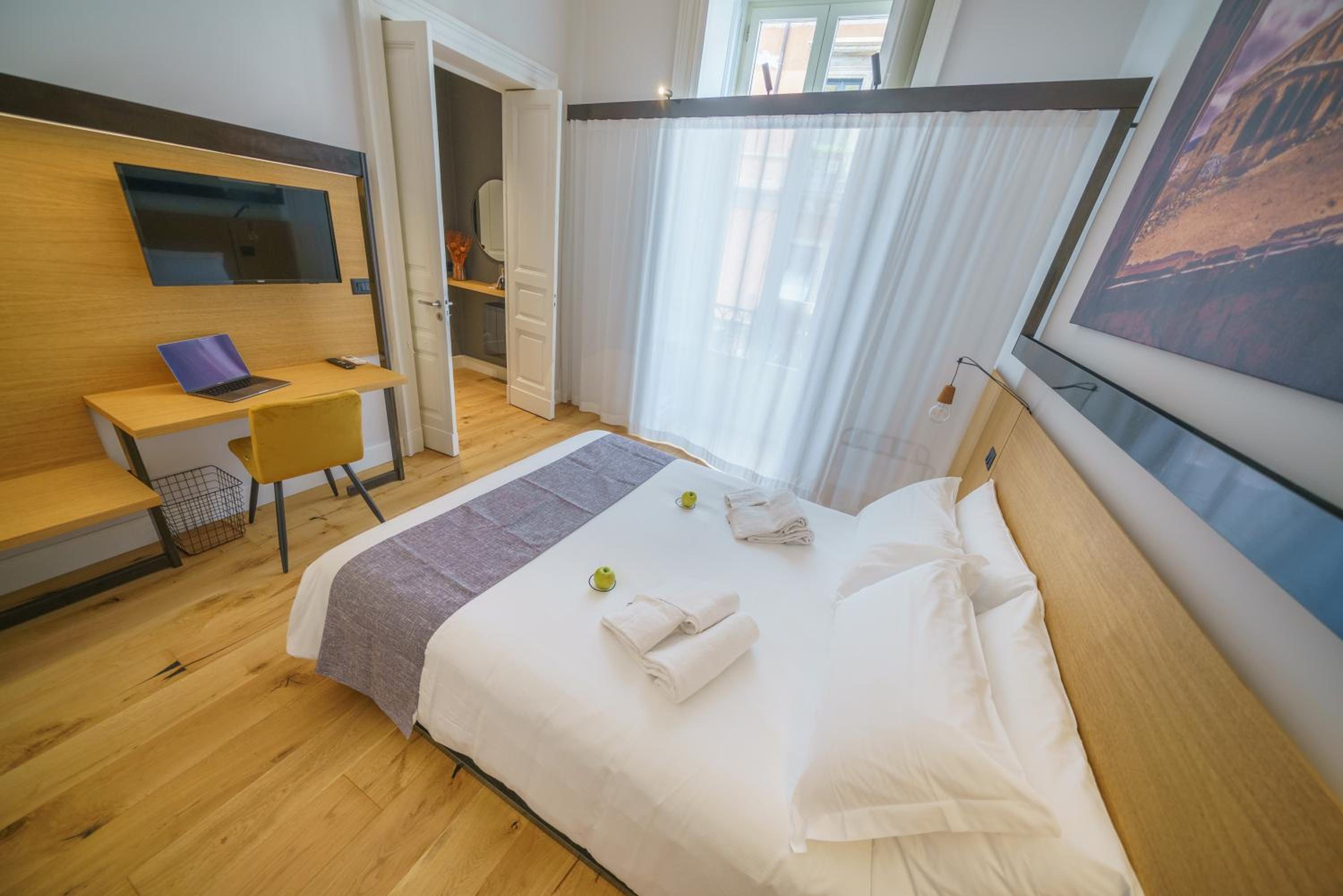 Double Room with Private Bathroom - Photo 4