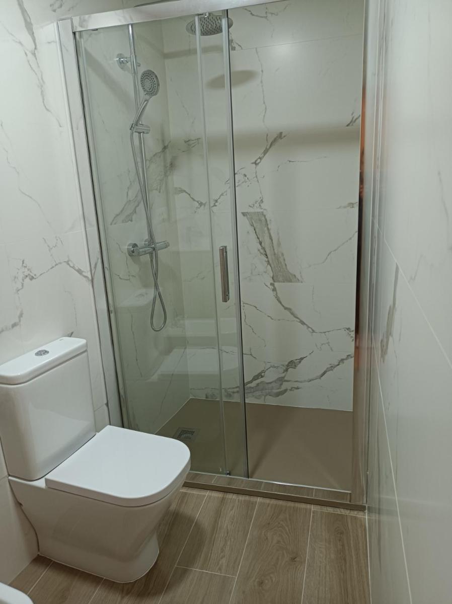 Family Room with Private Bathroom photo 2