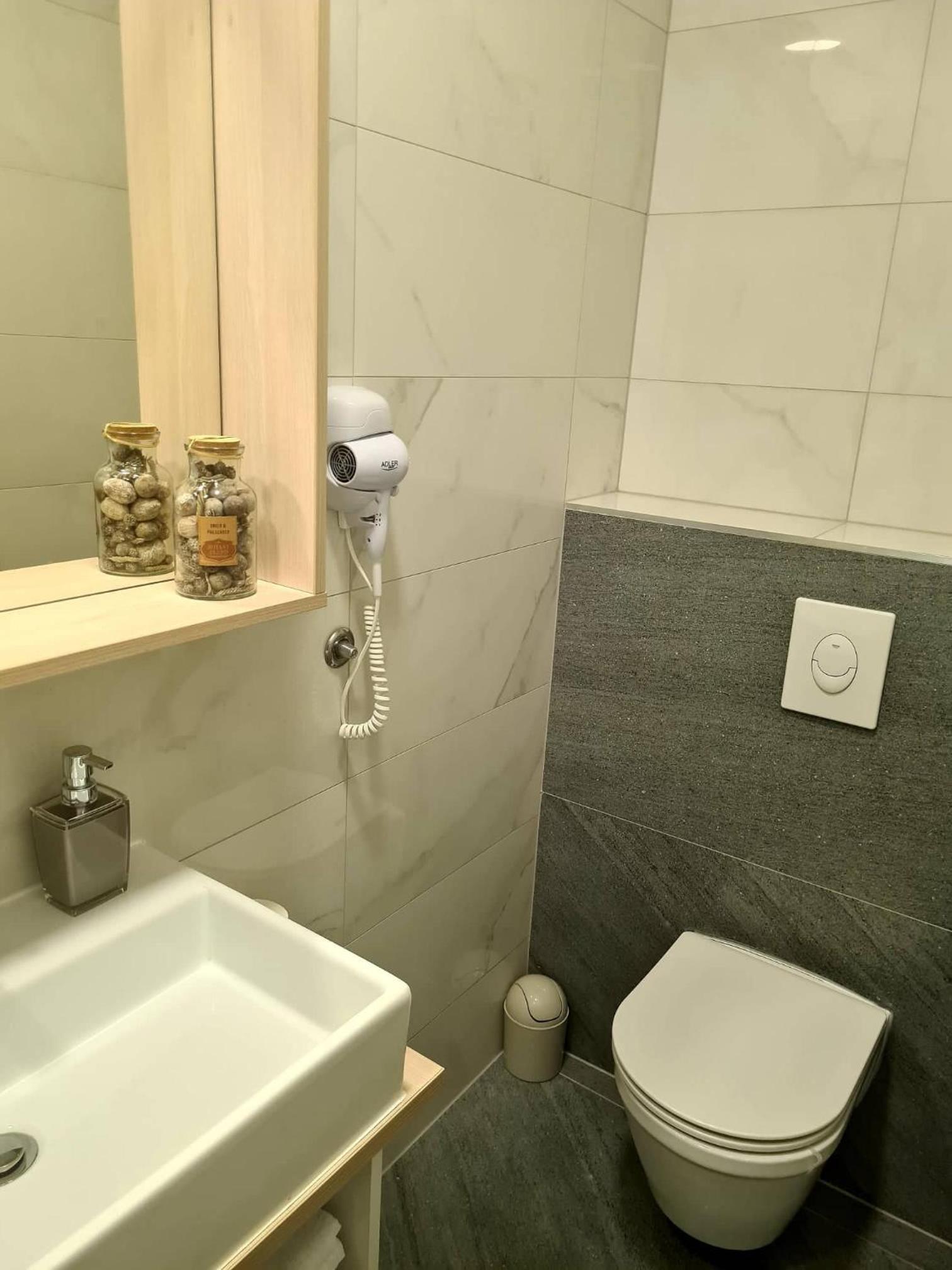 One-Bedroom Apartment - Photo 6