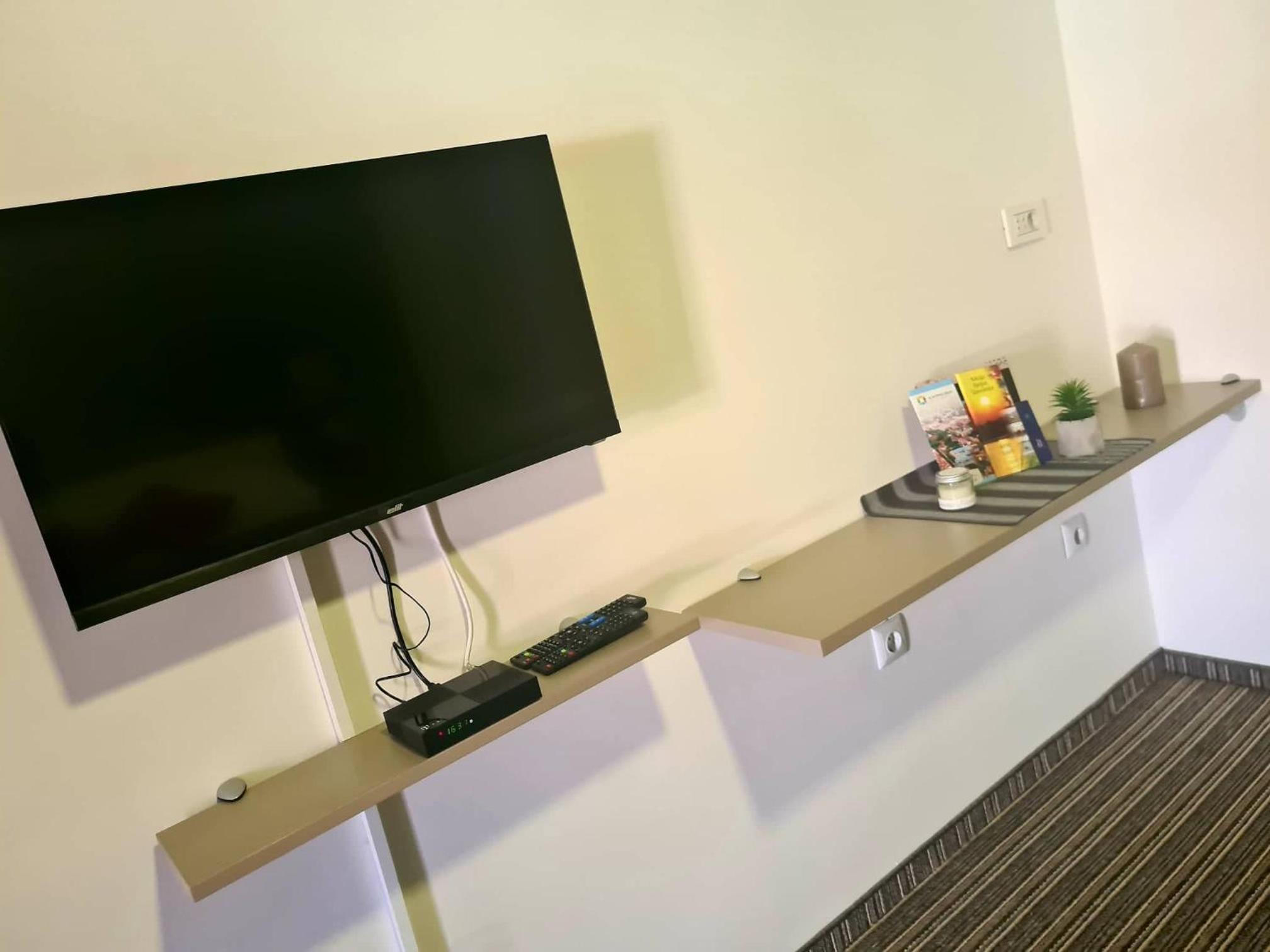 One-Bedroom Apartment - Photo 8