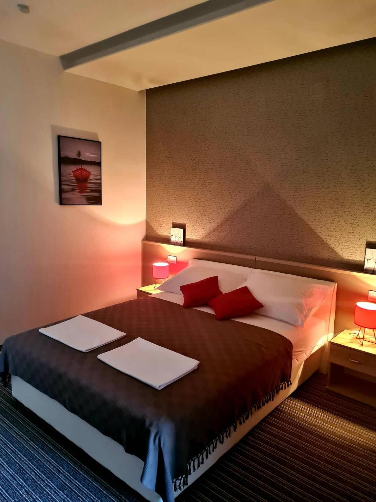 One-Bedroom Apartment - Photo 1