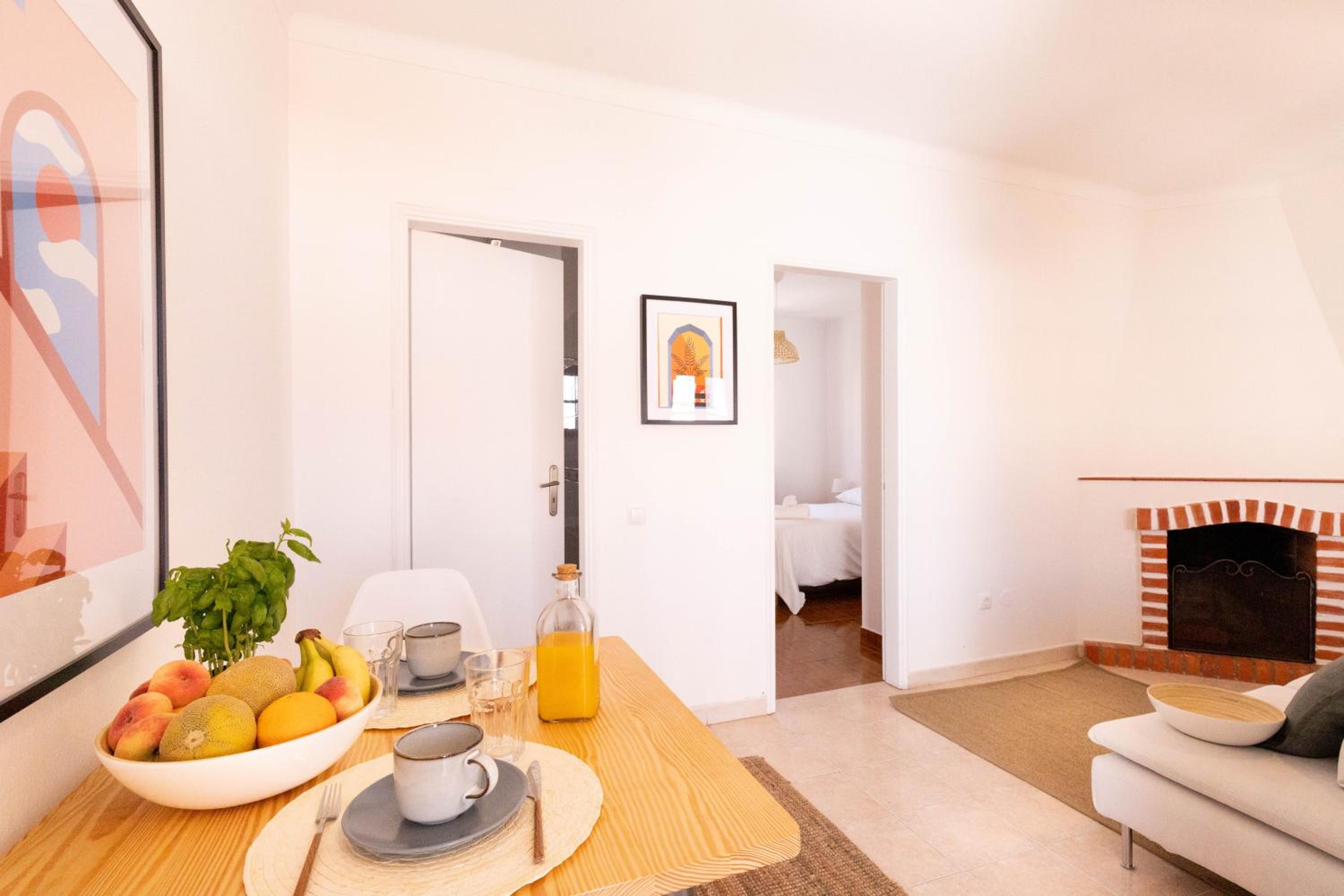 One-Bedroom Apartment photo 1
